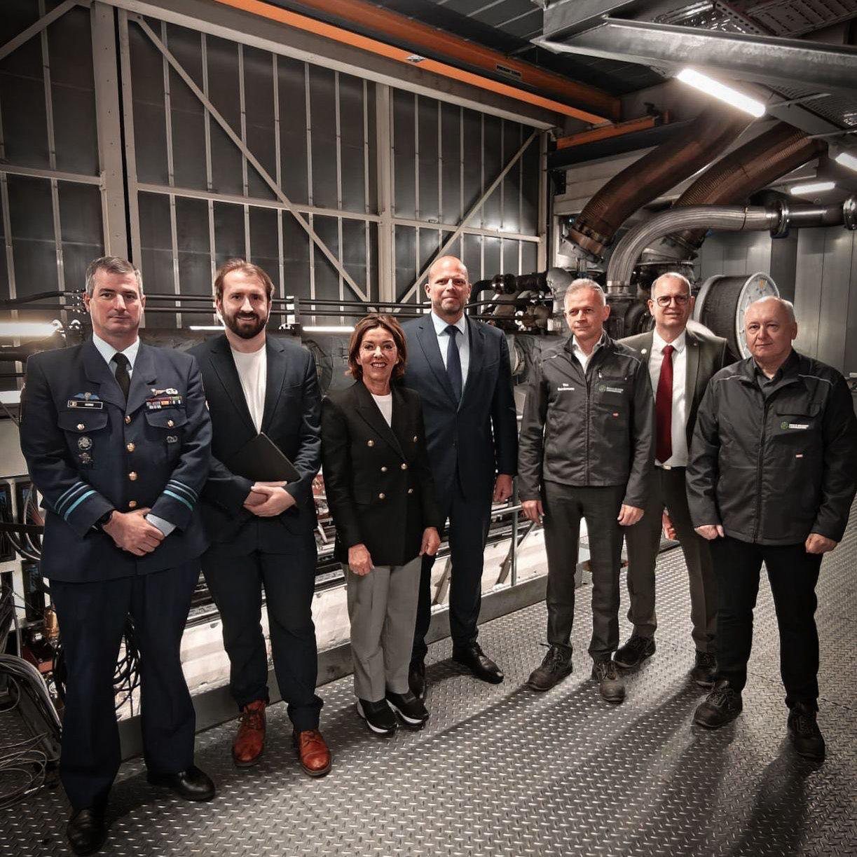 🇧🇪 Minister van Defensie Theo Francken bracht samen met de Oost-Vlaamse gouverneur Carina Van Cauter en Aalsterse burgemeester Christoph D'Haese (N-VA) een bezoek aan Jan De Nul Group in Aalst.