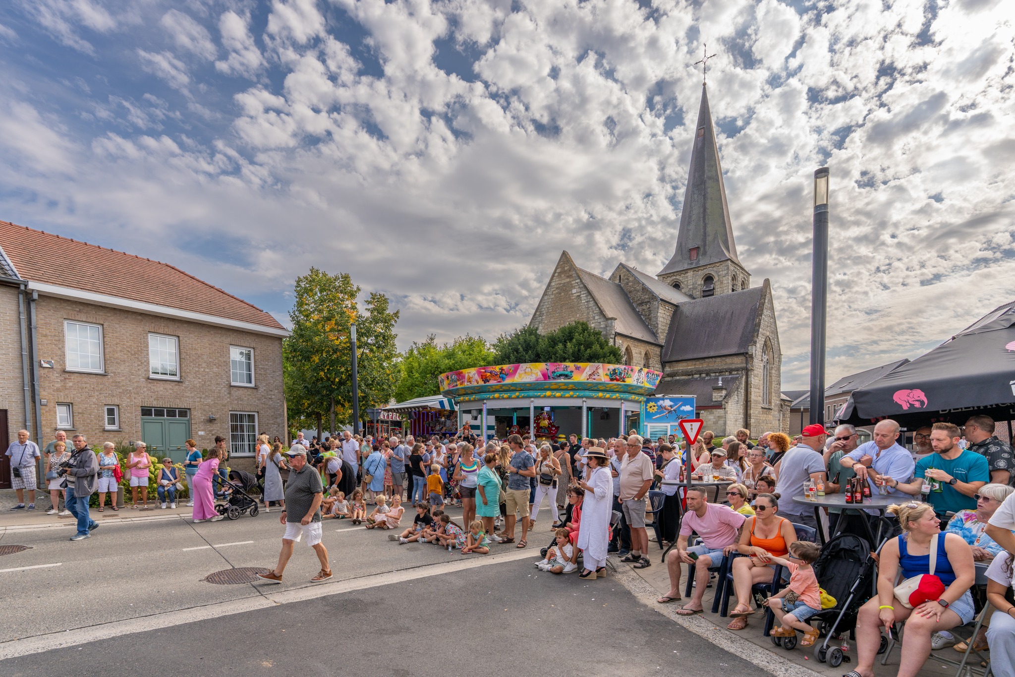 Faubourgkermis Baardegem sluit af met grote stoet en optreden