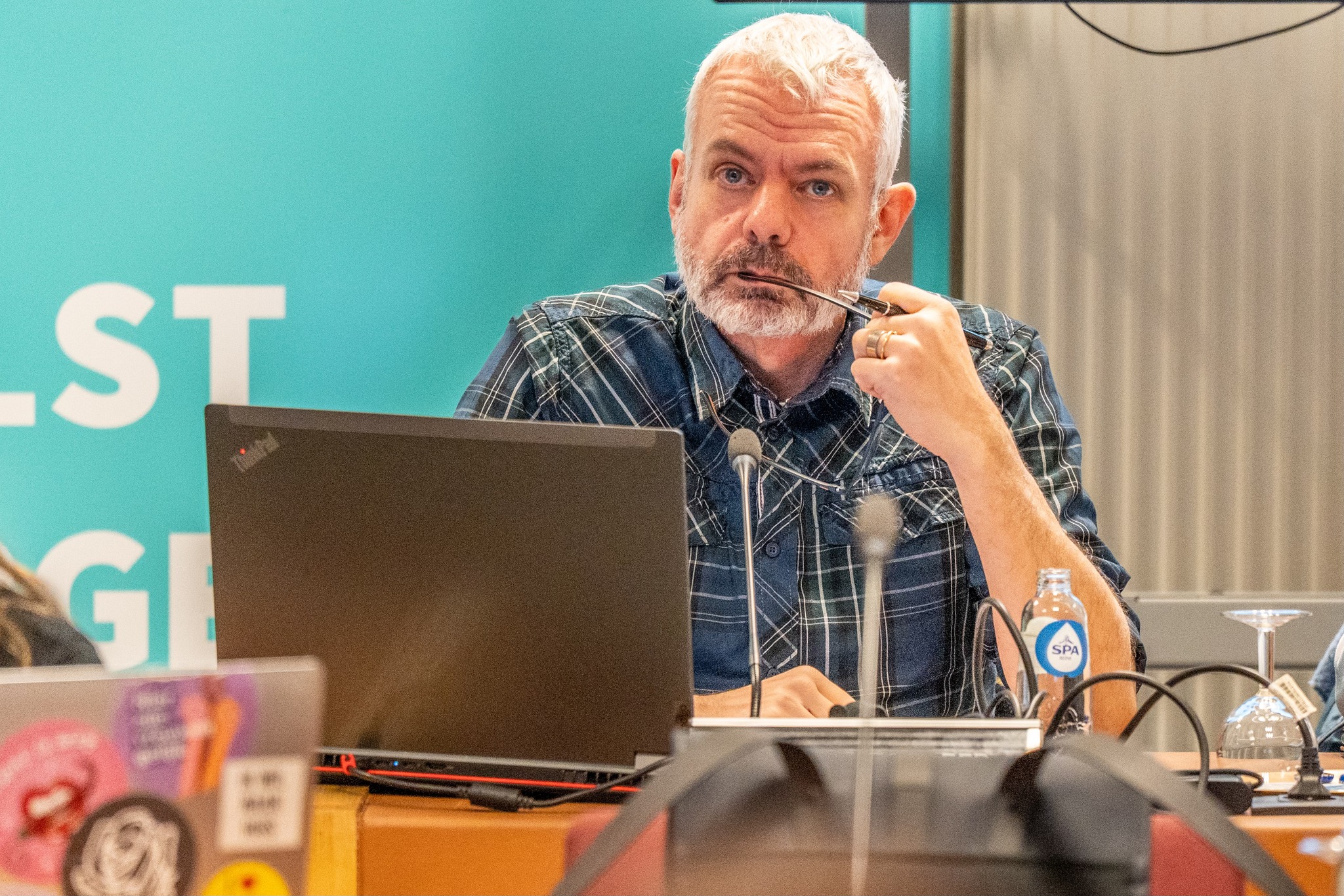 🎭 Vooruit Aalst verzet zich tegen verdubbeling huur carnavalshallen 🎭