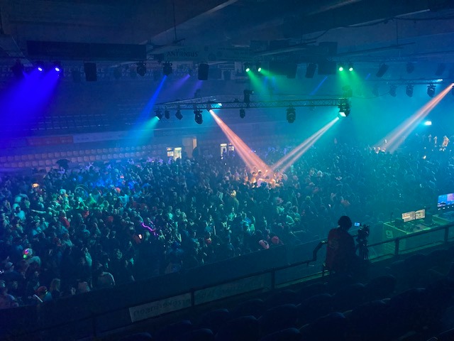 OIlsjt Mjoezik met grootse carnavalhappening en special act Prinsj Sjalen
