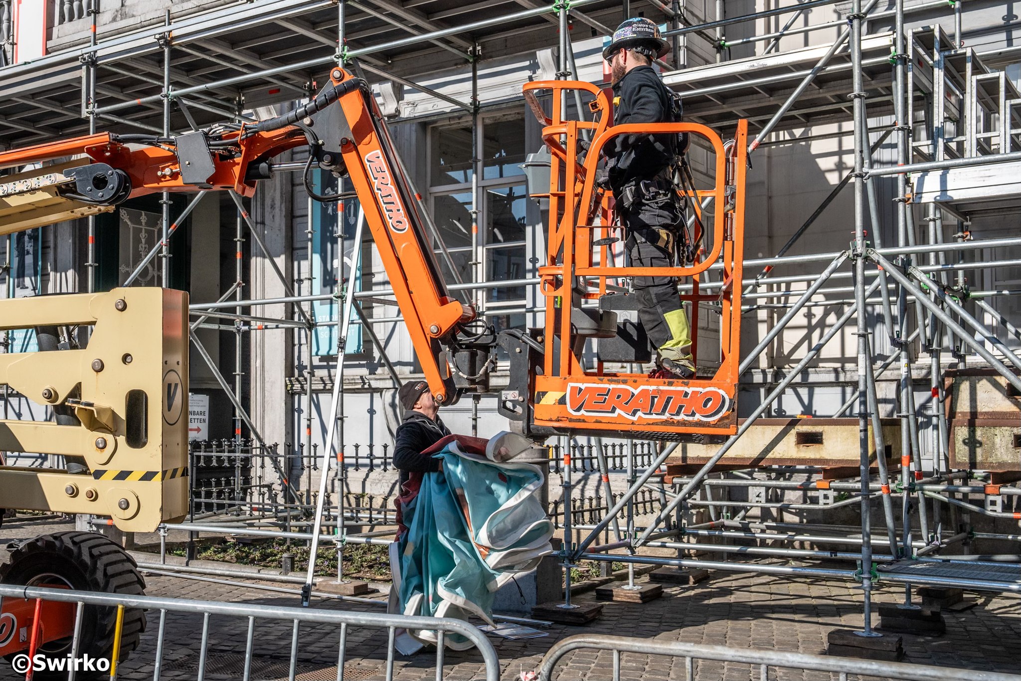 Het decor op de Grote Markt krijgt vorm! 🏗️✨