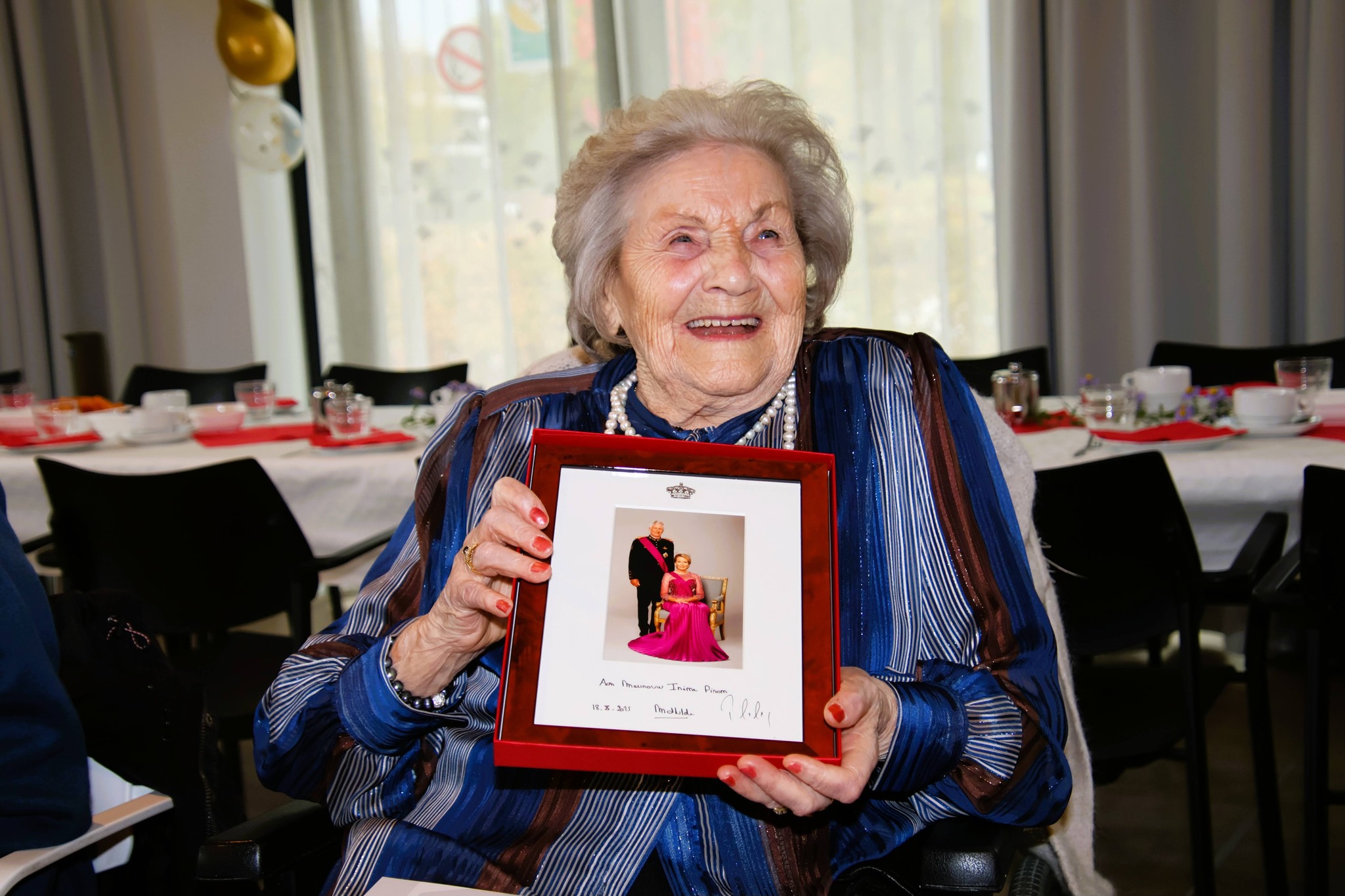 🎉 Iréne viert haar 100ste verjaardag in WZC Sint-Job! 🎂