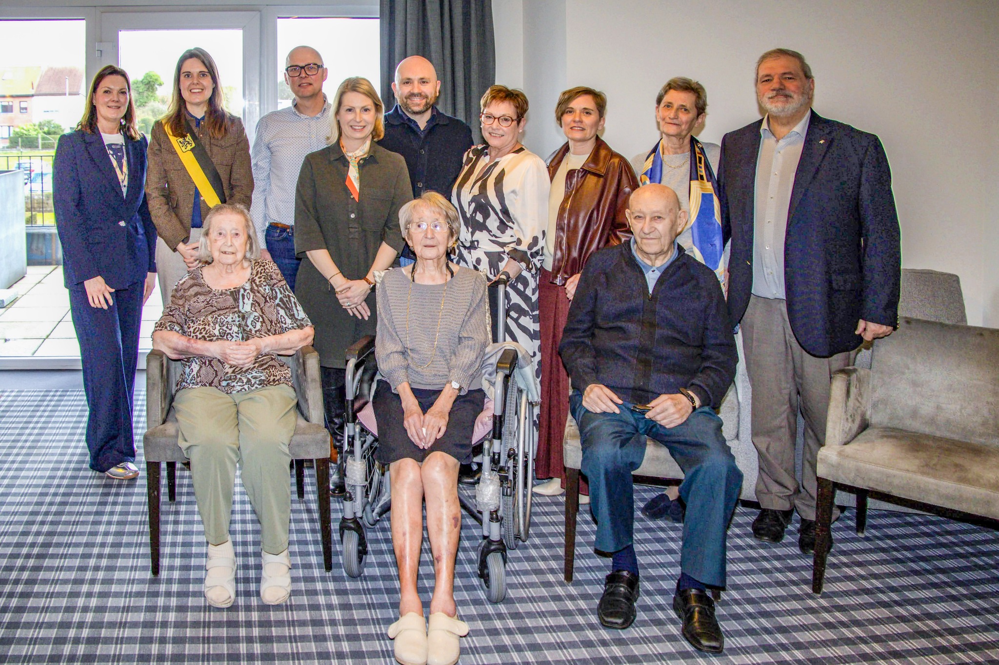 🎉 102 & 100 kaarsjes voor de zusjes Van Geem 🎂