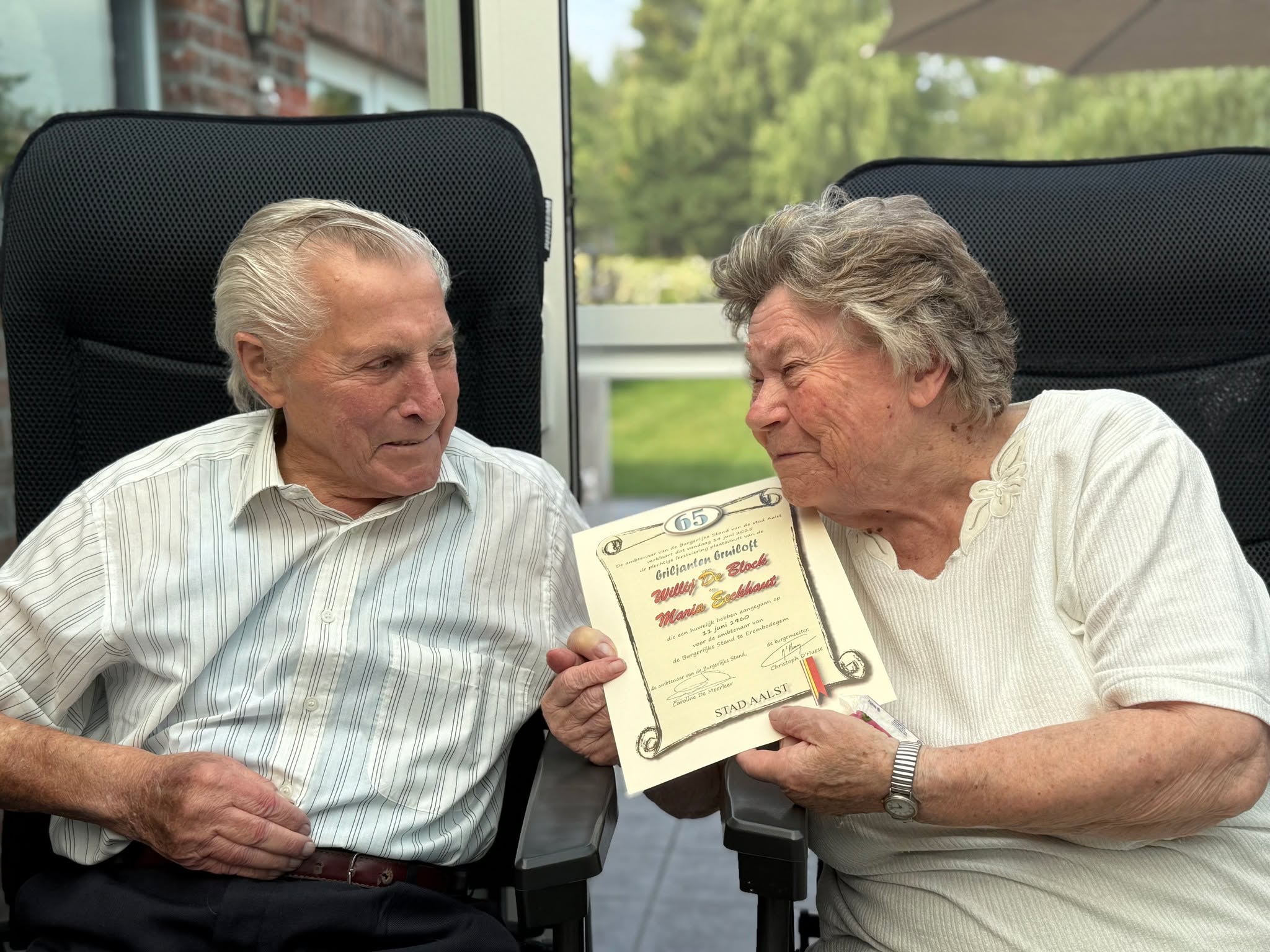 💎 65 jaar liefde: Willy en Maria nog steeds smoorverliefd! 💕