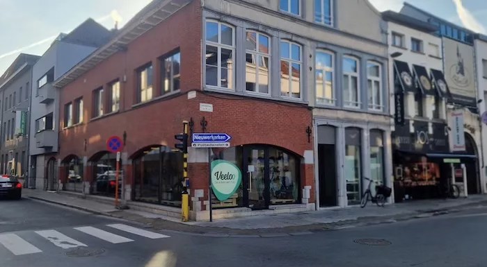 Meer ruimte, meer beleving: Veeloo opent nieuwe winkel in Aalst