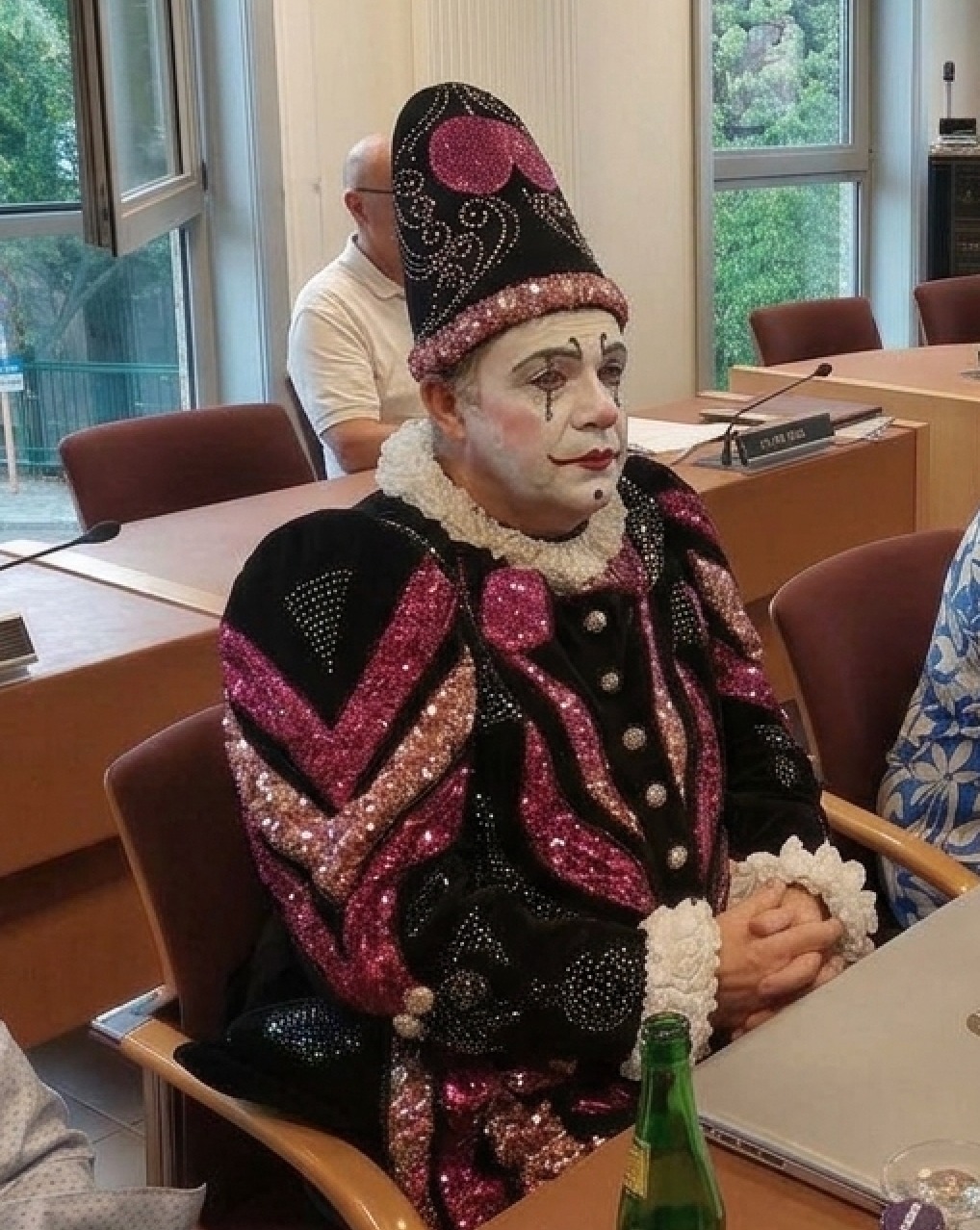 Clown Van Rymenant zorgt voor opschudding in gemeenteraad
