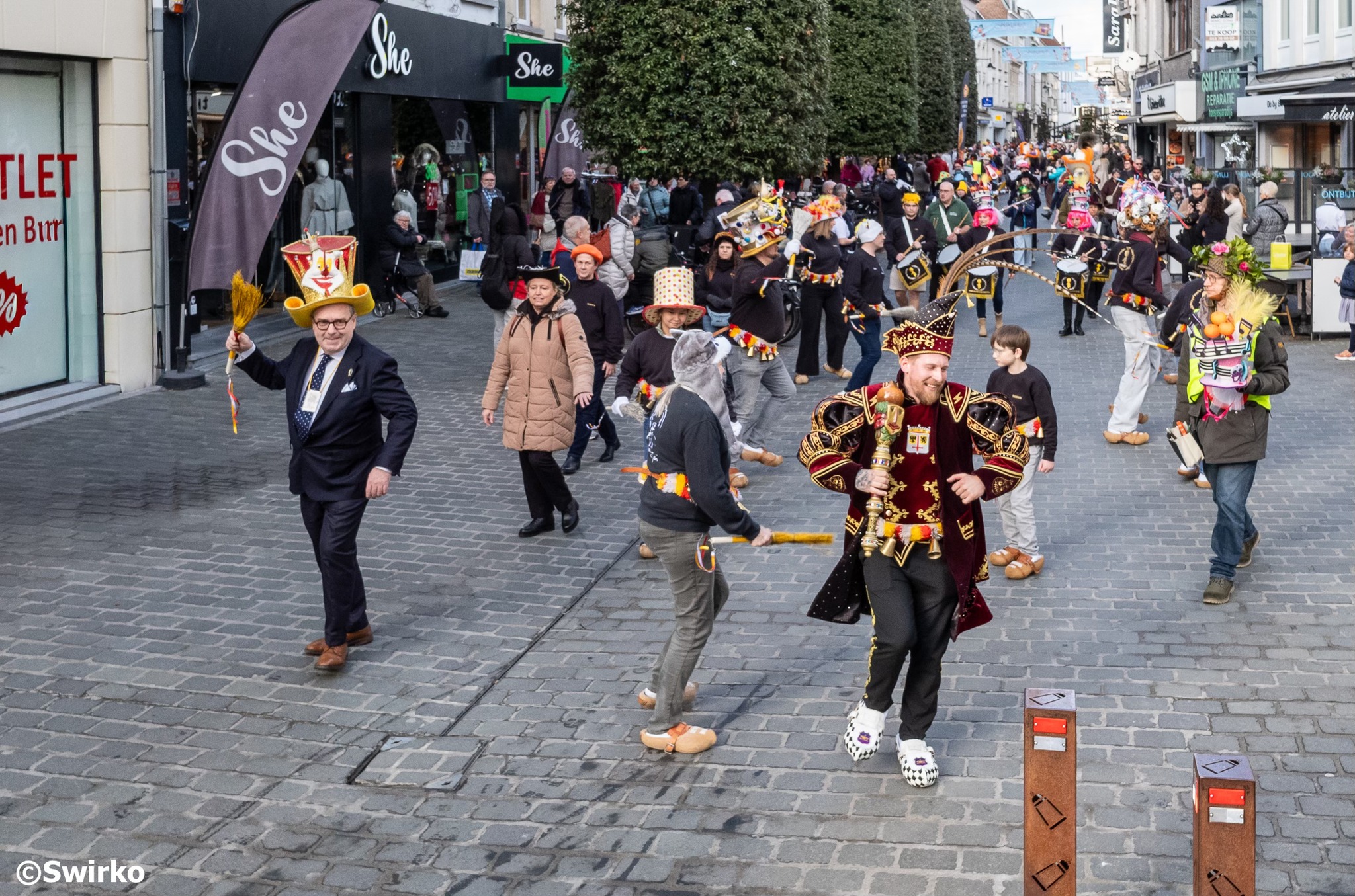 De Aalsterse Gilles zetten Aalst meteen in carnavalsmodus 🎉