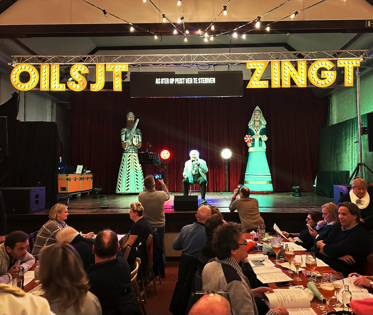 Meer dan 400 Aalstenaars namen dit weekend deel aan 'Oilsjt Zingt', gehouden in 't Kapelleken in Aalst.