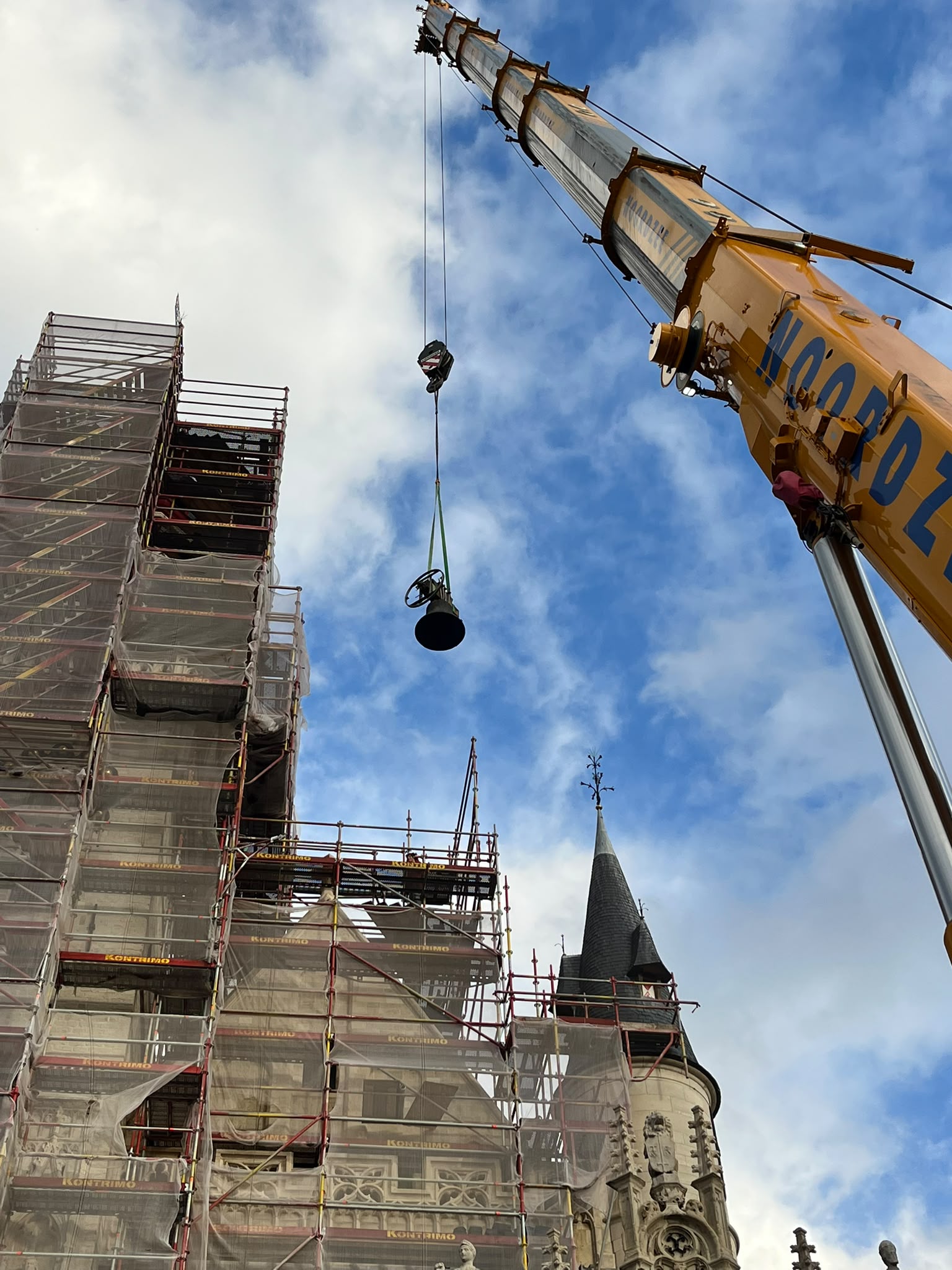 Middelste torentje terug op het Belfort