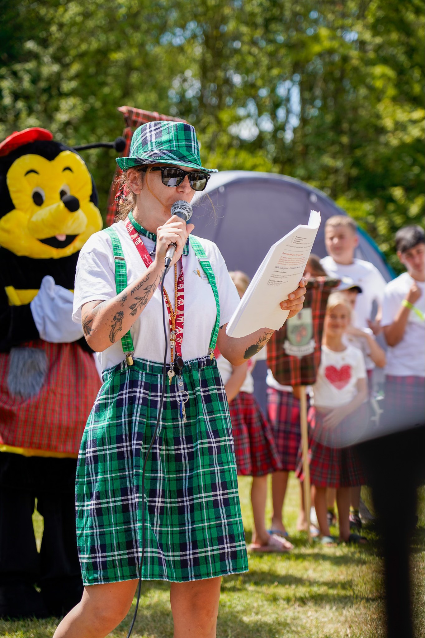 🎪 Op kamp bij oma en opa – Highland Games in WZC De Faluintjes! 🎉