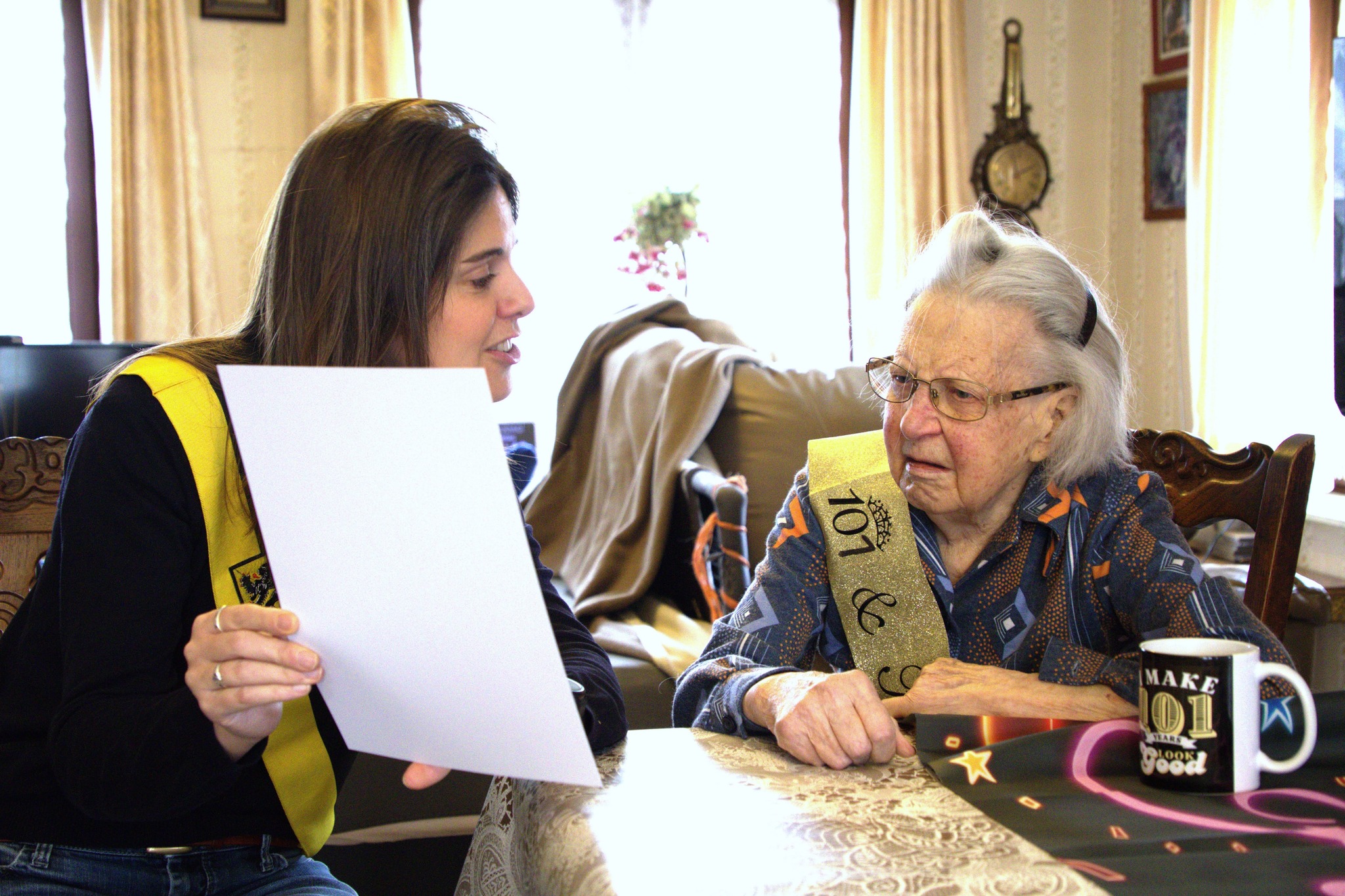 🎉 Alles in het teken van 101 kaarsjes voor Yvonne! 🎂
