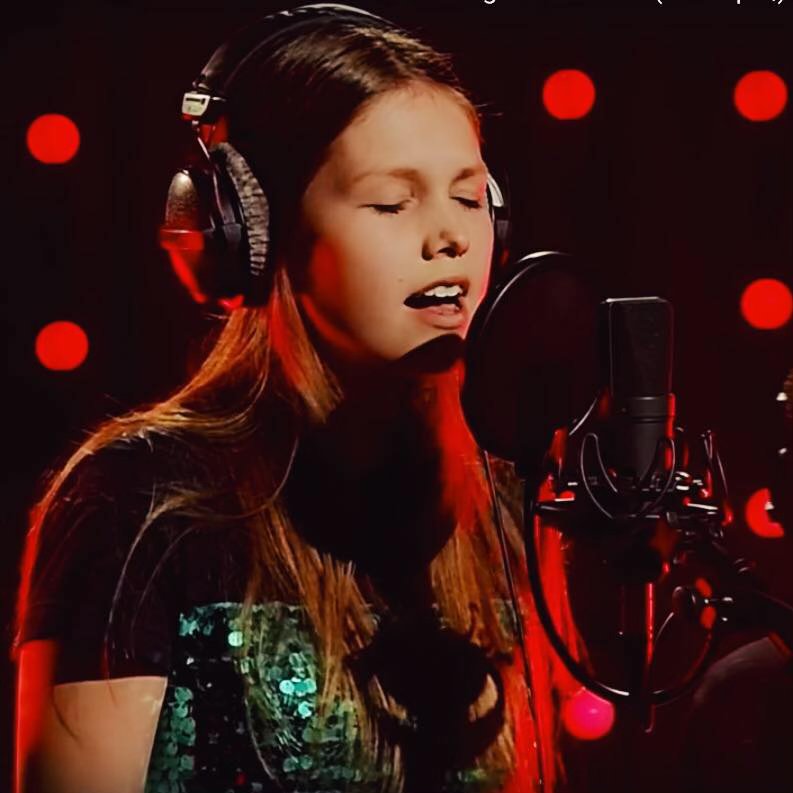 Voormalig Voice-kandidate Yana De Saedeleer (29) uit Erembodegem (Aalst) overleden tijdens reis in Peru