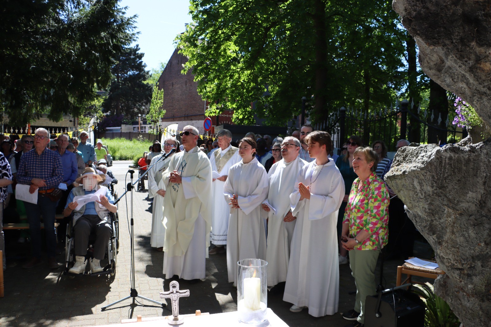 🌸 Mariamaand feestelijk geopend aan de grot in Mijlbeek 🙏