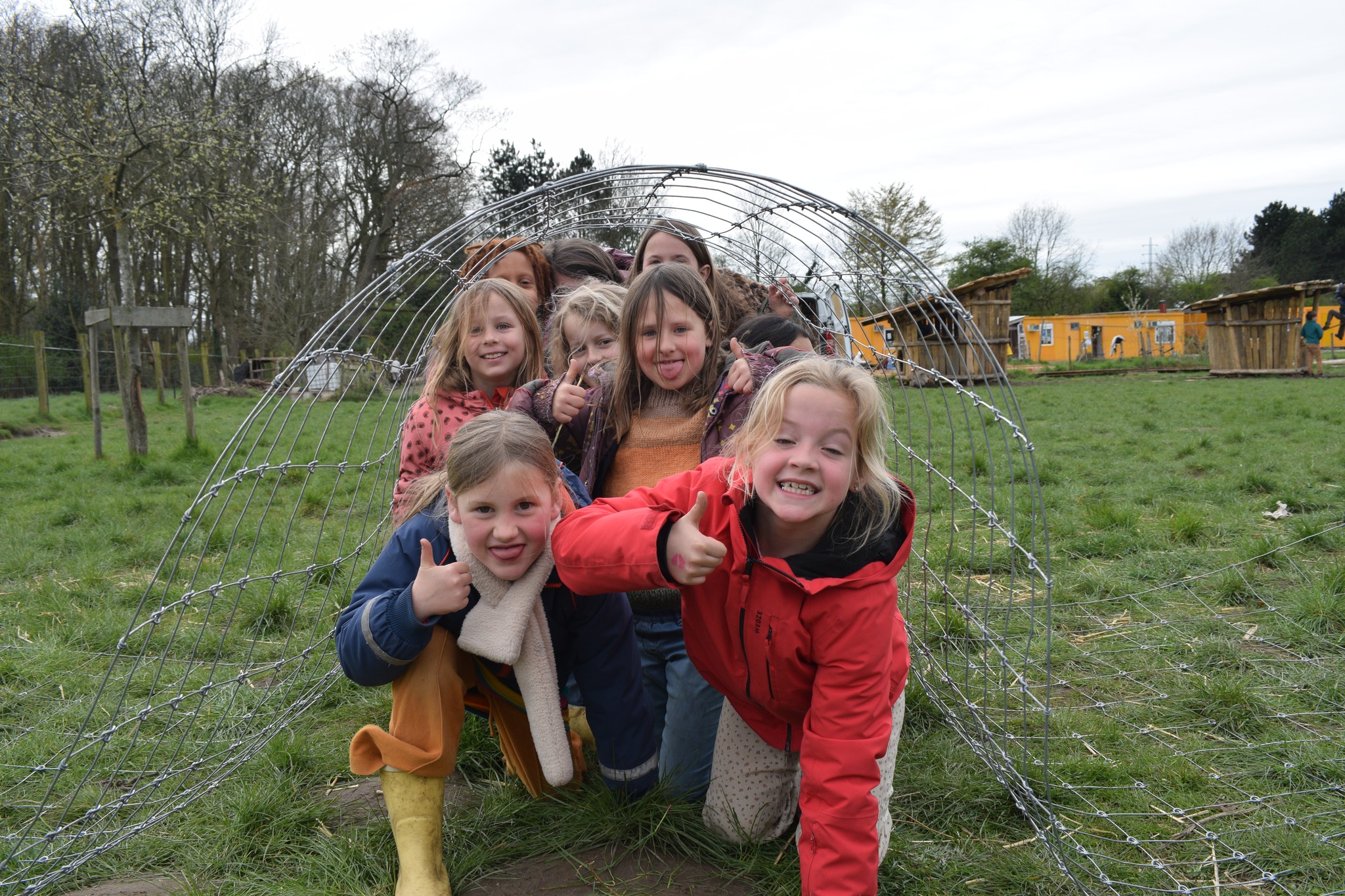 🌱 Leerlingen Steinerschool Aalst planten eigen microbos: “Dit wordt een plek van verwondering”