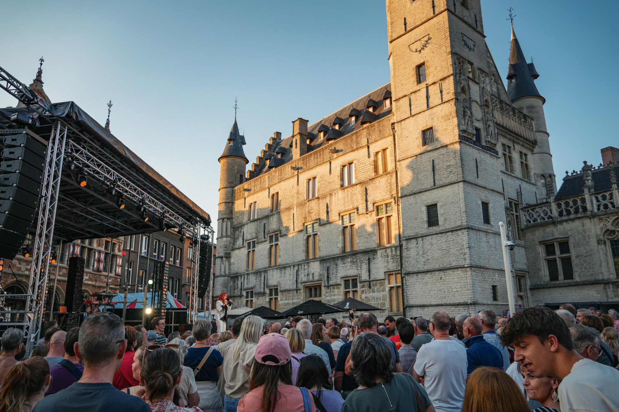 🎉 Wat een avond op de Grote Markt! 💛🖤