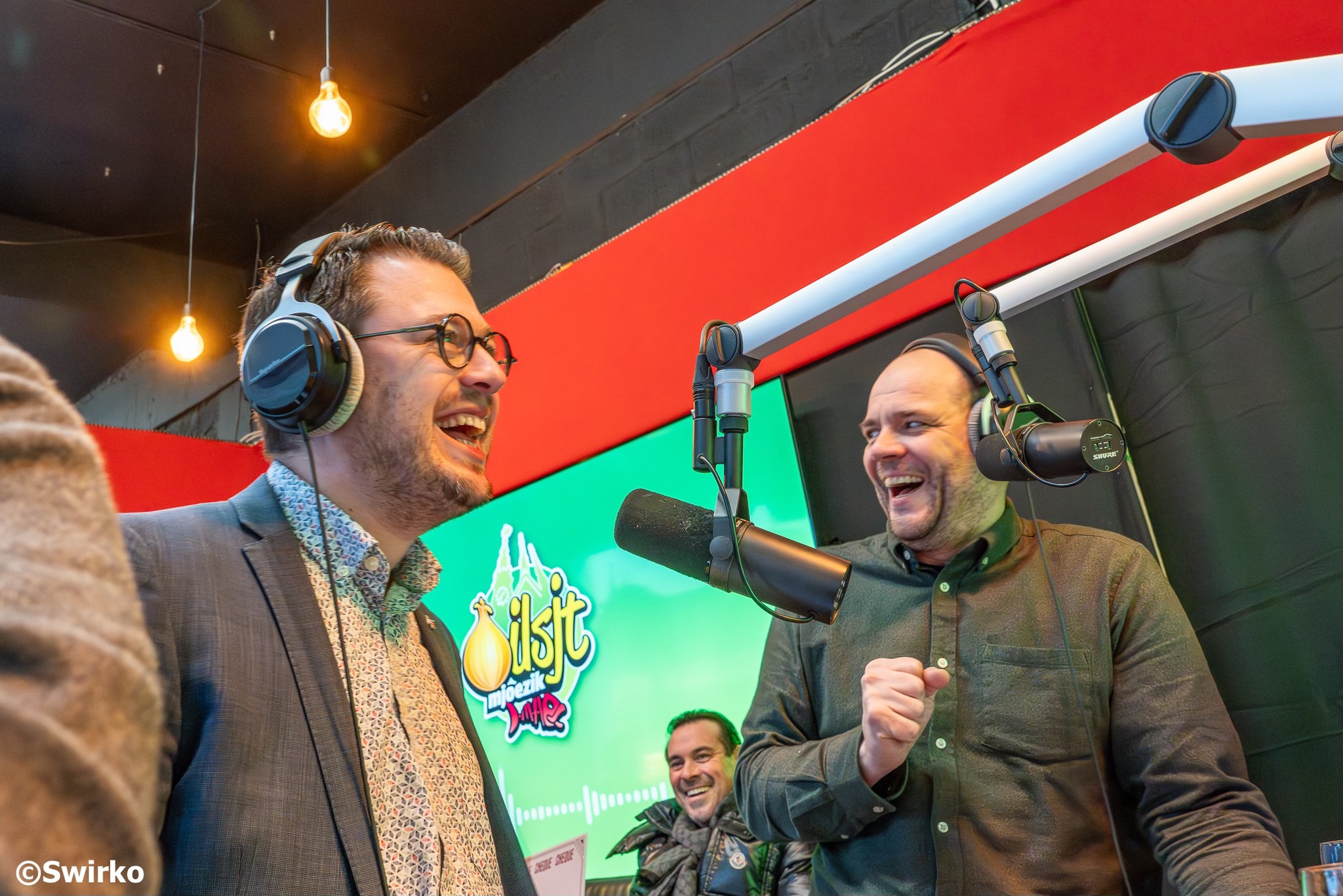 🎭💛 Cheque van maar liefst €1.818,50 voor “Een hart voor kinderen, ook met carnaval”