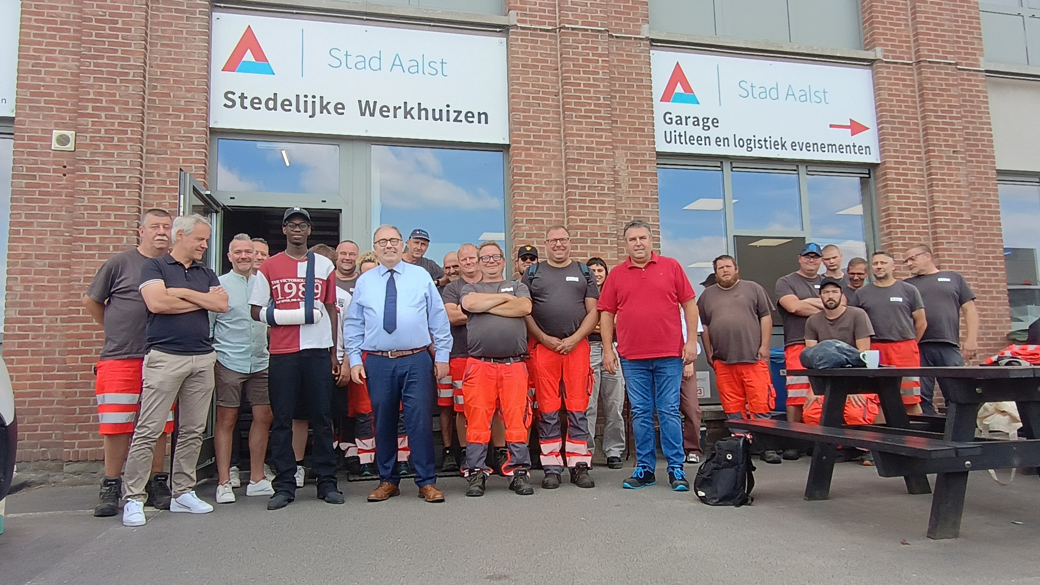 Jobstudent David (17) zwaar gewond door glas in vuilnisbak: “Vier à vijf pezen waren geraakt”