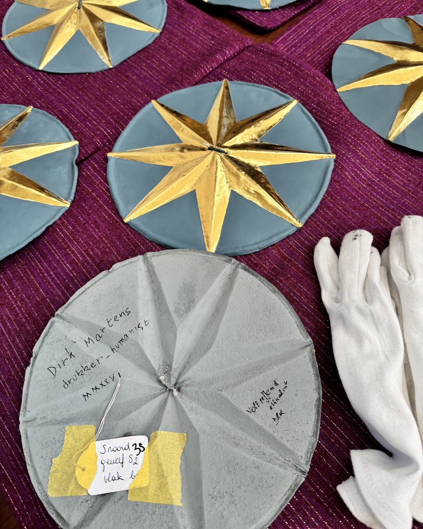 Dirk Martens krijgt een ster in de Sint-Martinuskerk ⭐📜