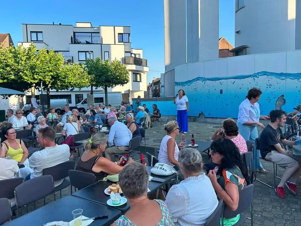 🇫🇷☀️ Franse avond zorgt voor Zuid-Franse sfeer aan Aalsterse watertoren 🇫🇷☀️