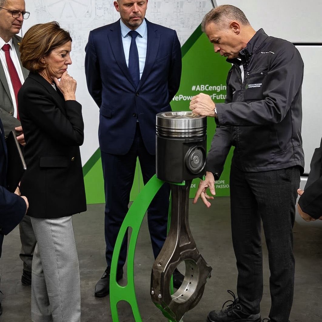 🇧🇪 Minister van Defensie Theo Francken bracht samen met de Oost-Vlaamse gouverneur Carina Van Cauter en Aalsterse burgemeester Christoph D'Haese (N-VA) een bezoek aan Jan De Nul Group in Aalst.