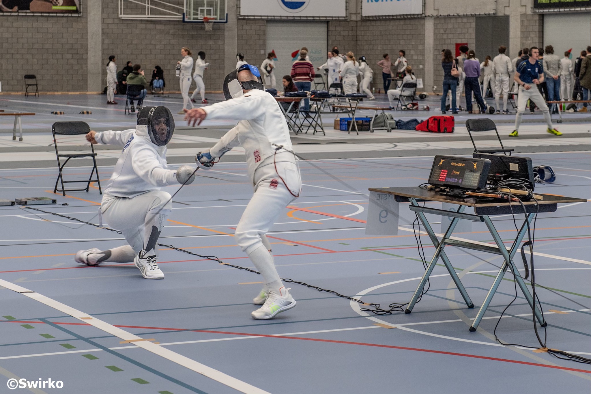 Scherma Aalst organiseerde zondag haar eerste succesvol tornooi in olympisch schermen voor de Vlaamse Schermbond VSB.