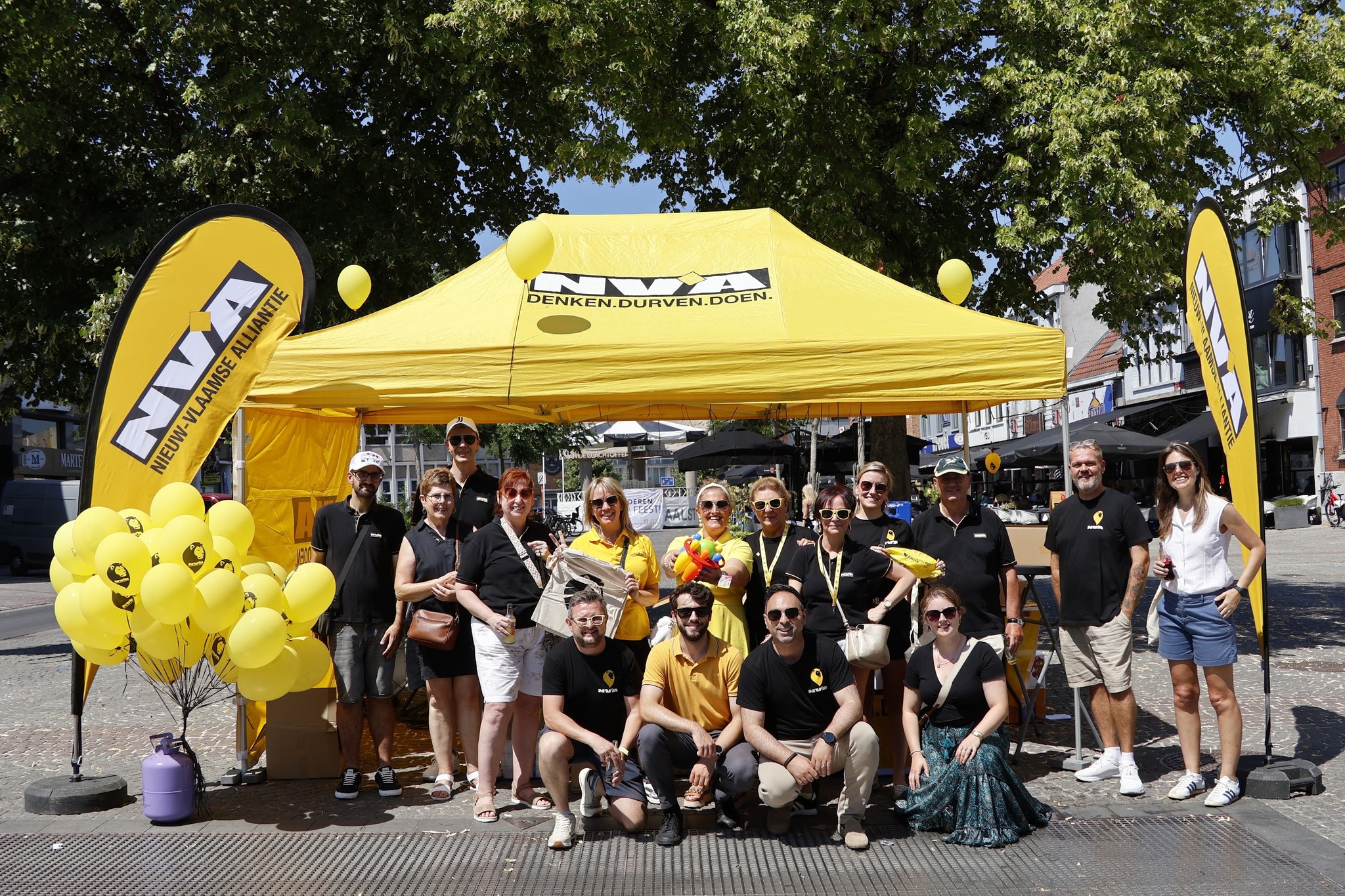 Warme temperaturen houden Aalst niet tegen om Vlaamse Feestdag uitbundig te vieren