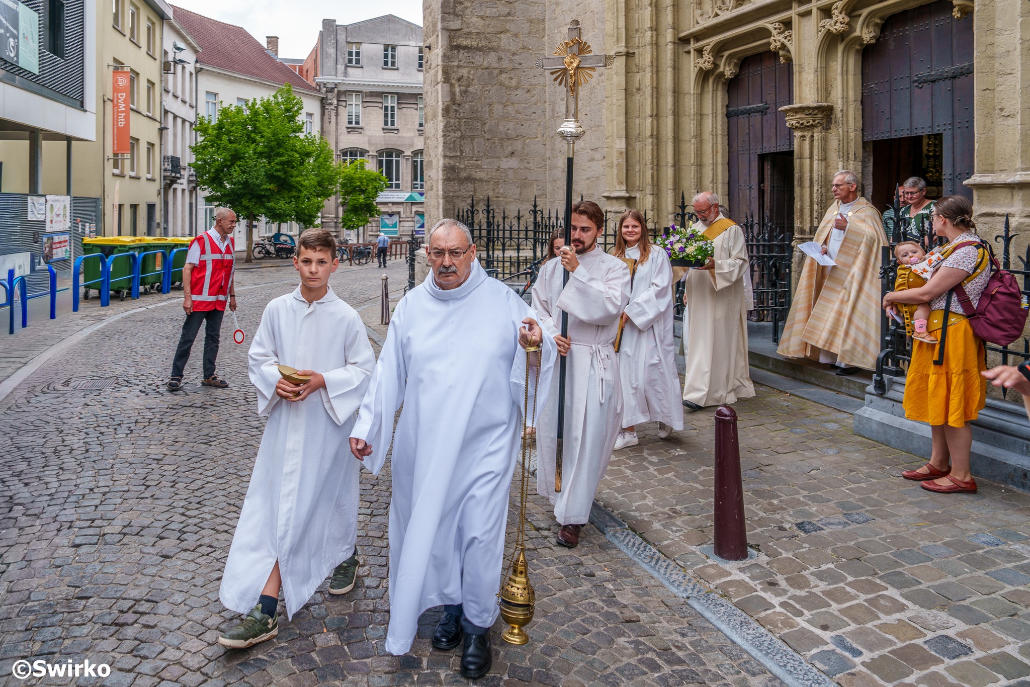 Aalst viert Onze-Lieve-Vrouw Tenhemelopneming met gebedstocht