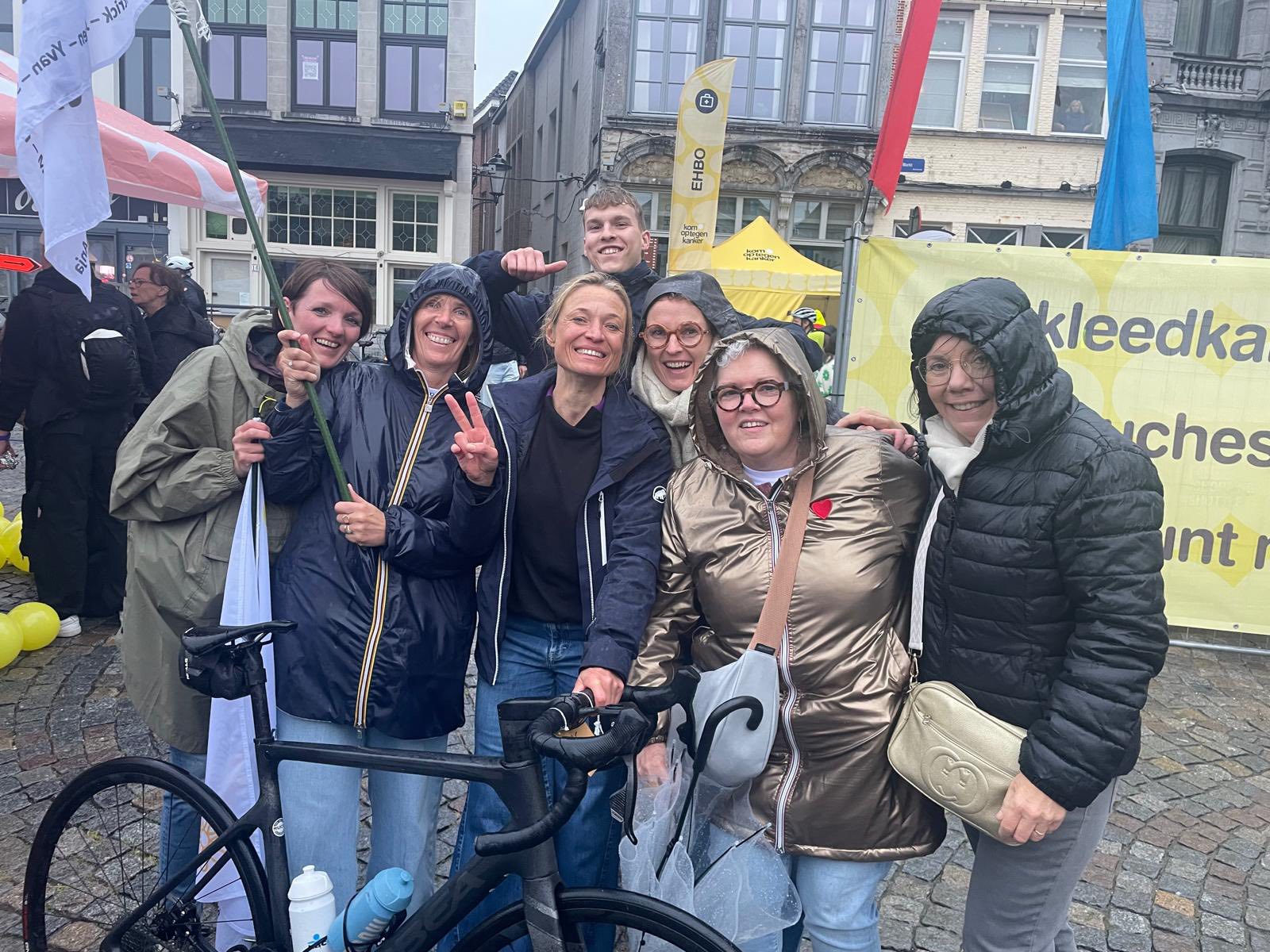 🚴‍♂️💛 De Moedige Meivissen fietsen 1000 km voor Kom op tegen Kanker 💛🚴‍♀️