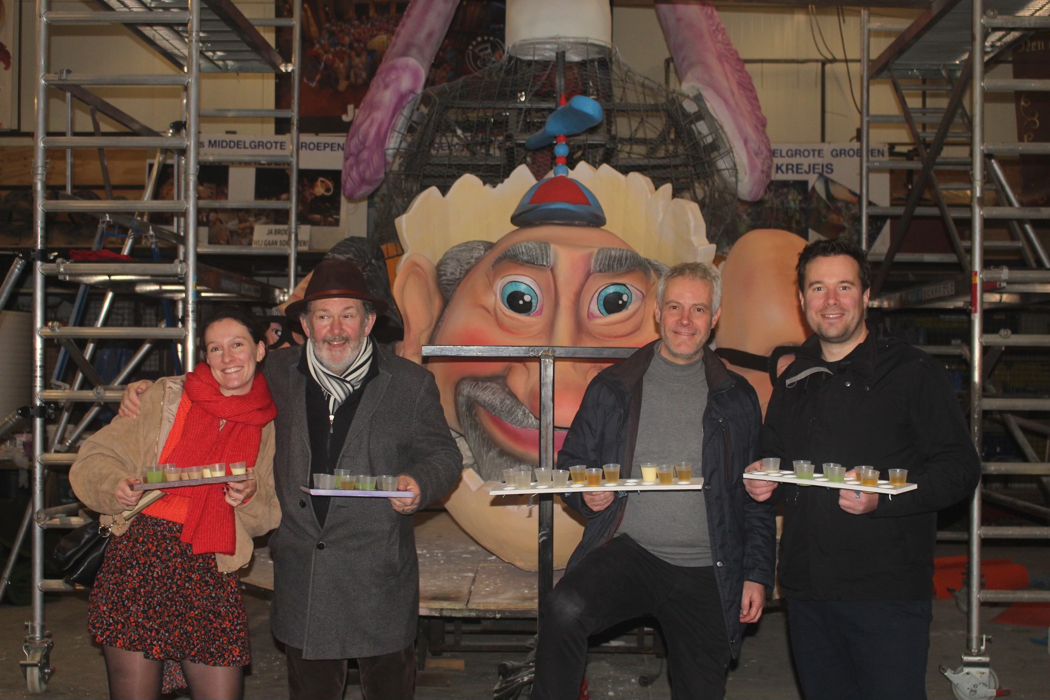 🍸 Team cd&v op jeneverronde in carnavalswerkhallen