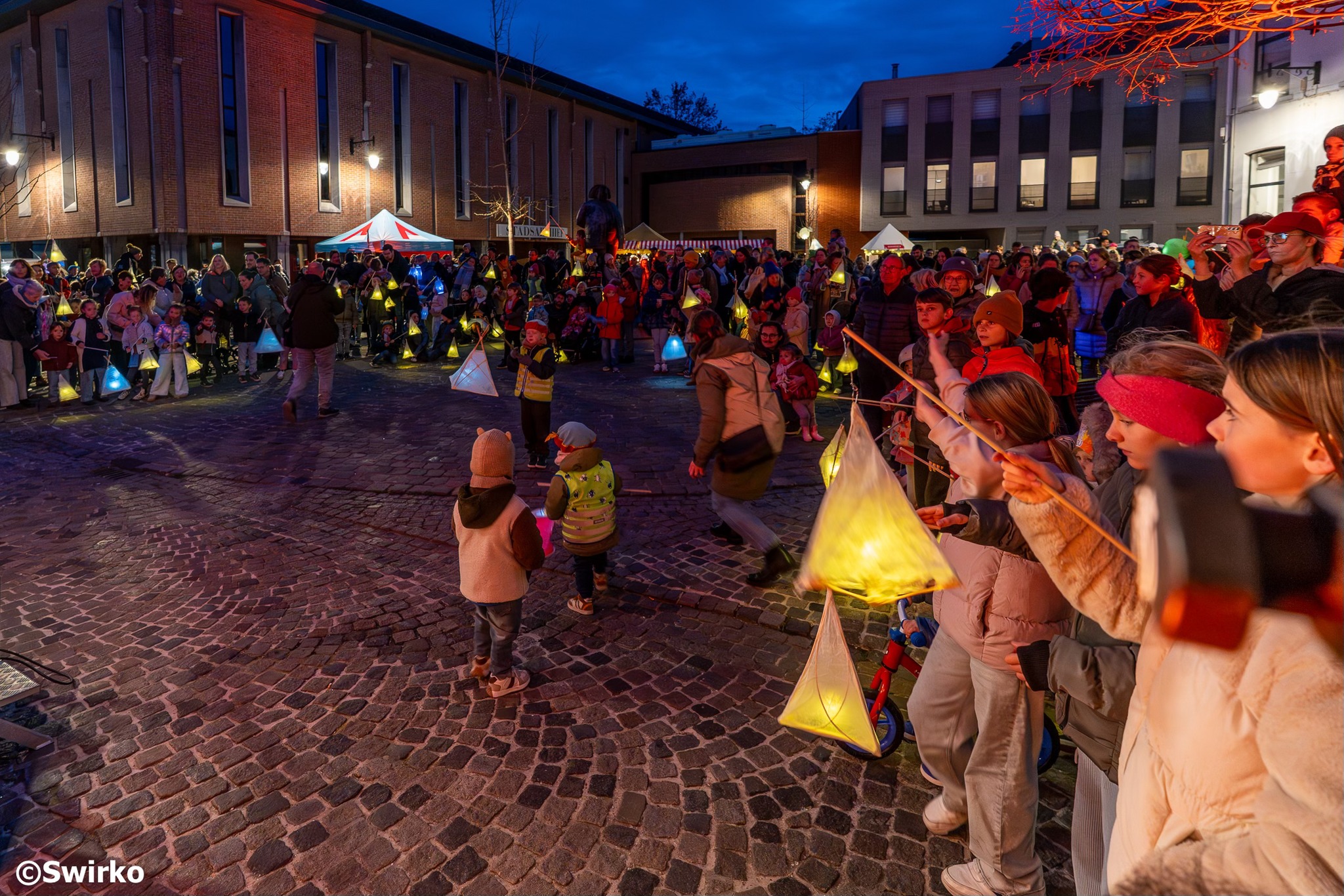 ✨ Honderden lichtjes kleuren opnieuw het Aalsterse stadscentrum ✨