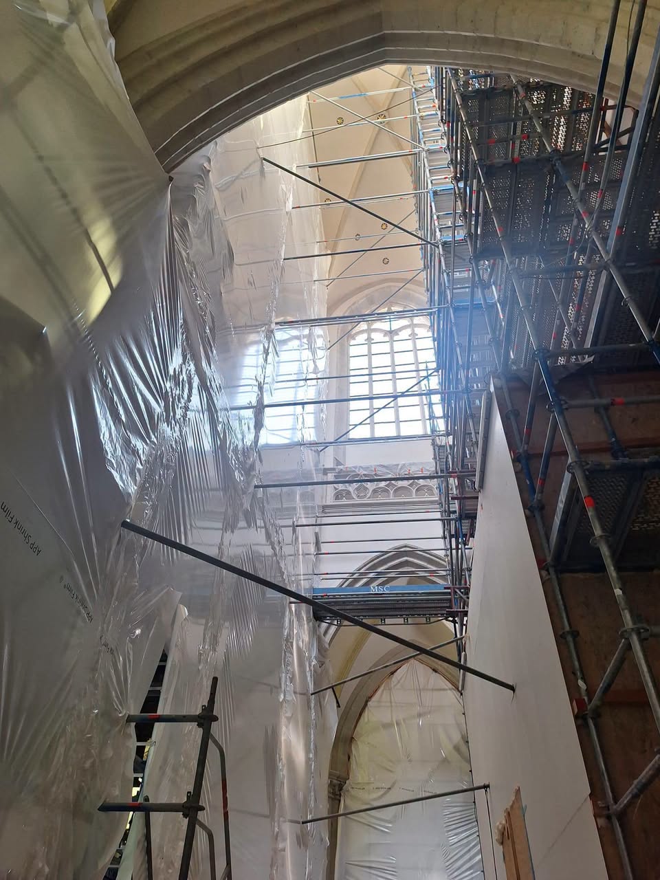 Restauratie Sint-Martinuskerk: gewelven afgewerkt, opbouw orgel gestart