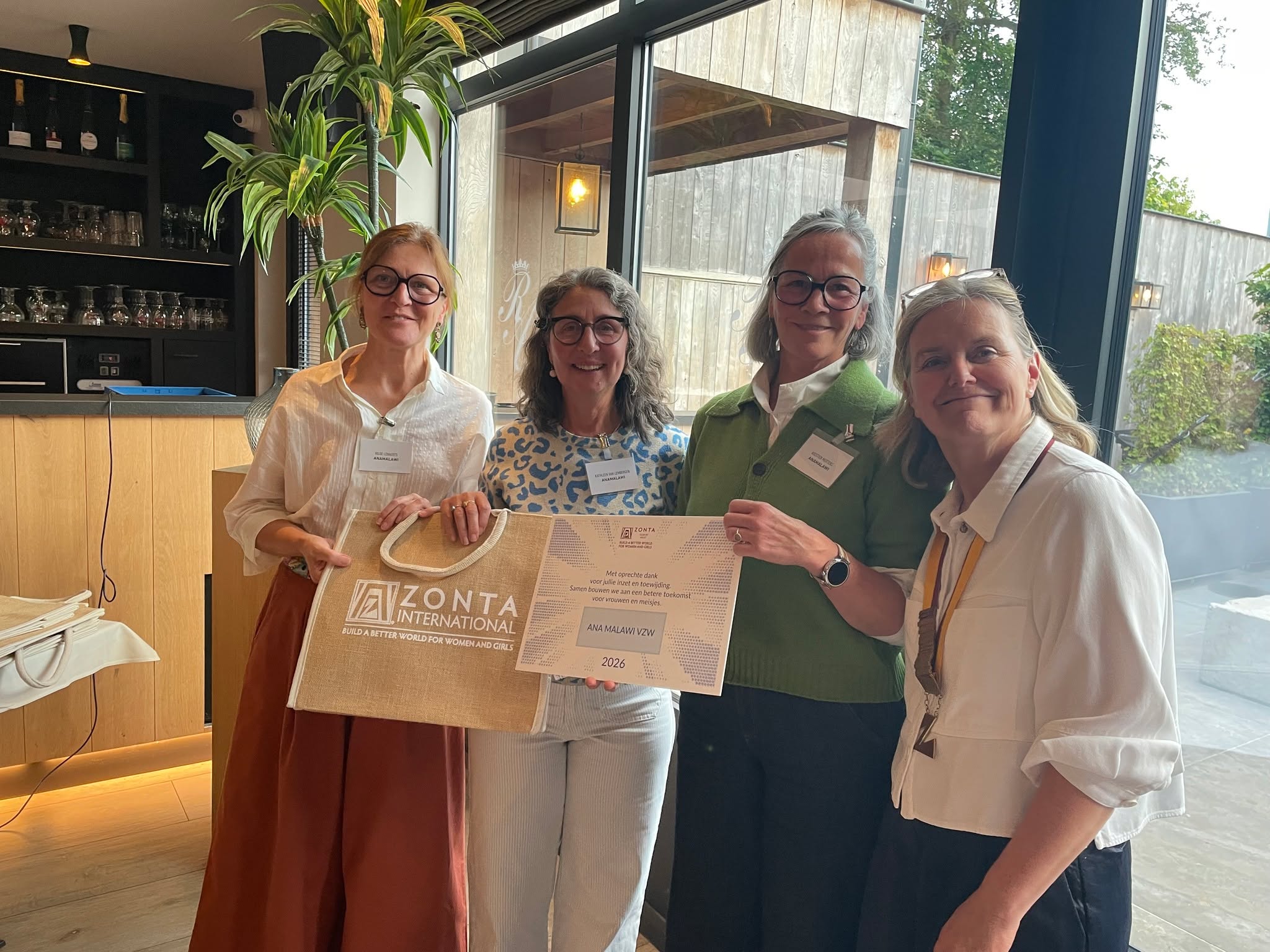 💛 Warm engagement van Zonta Aalst vertaalt zich in steun voor 13 lokale goede doelen 💛