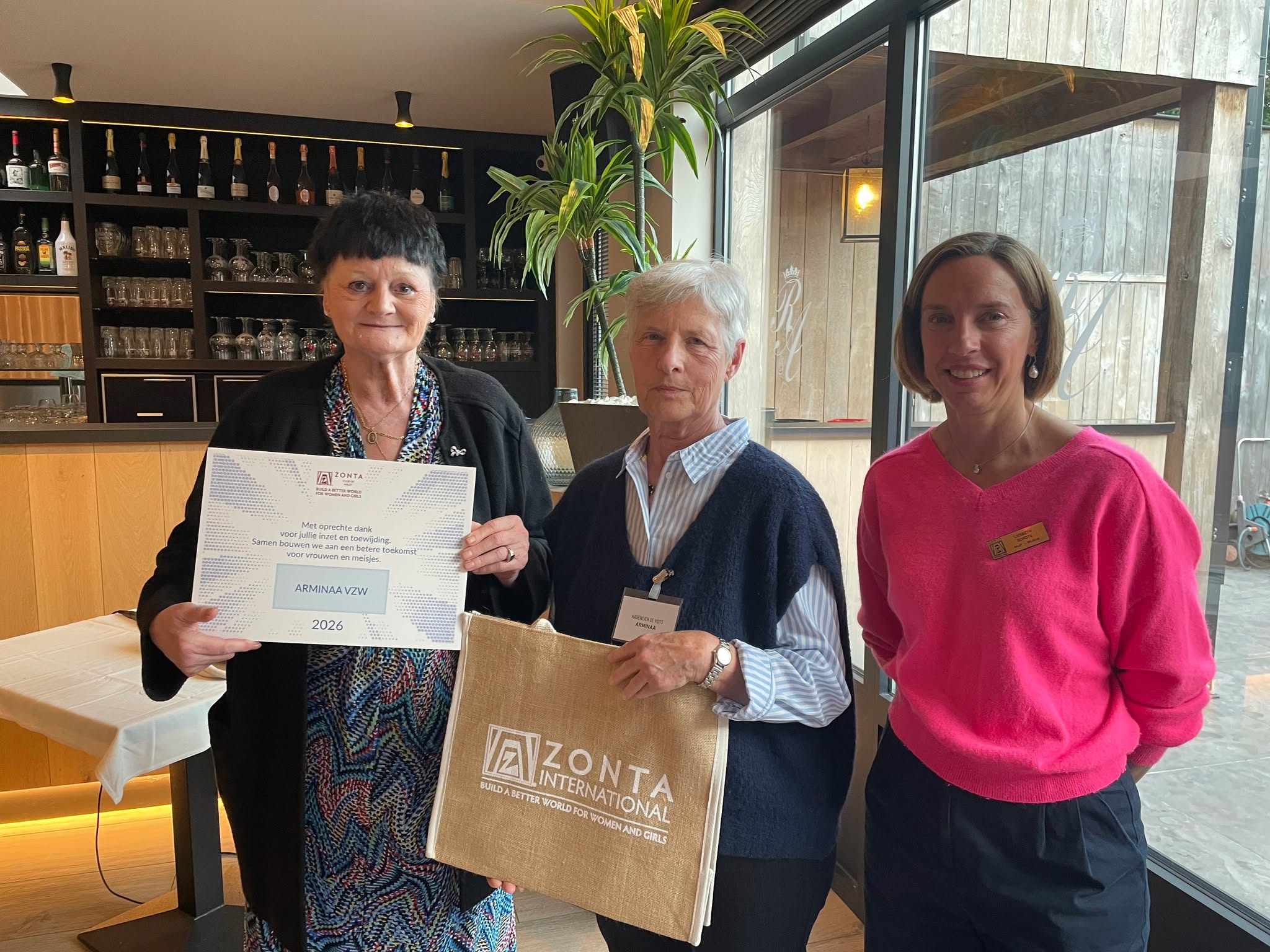 💛 Warm engagement van Zonta Aalst vertaalt zich in steun voor 13 lokale goede doelen 💛