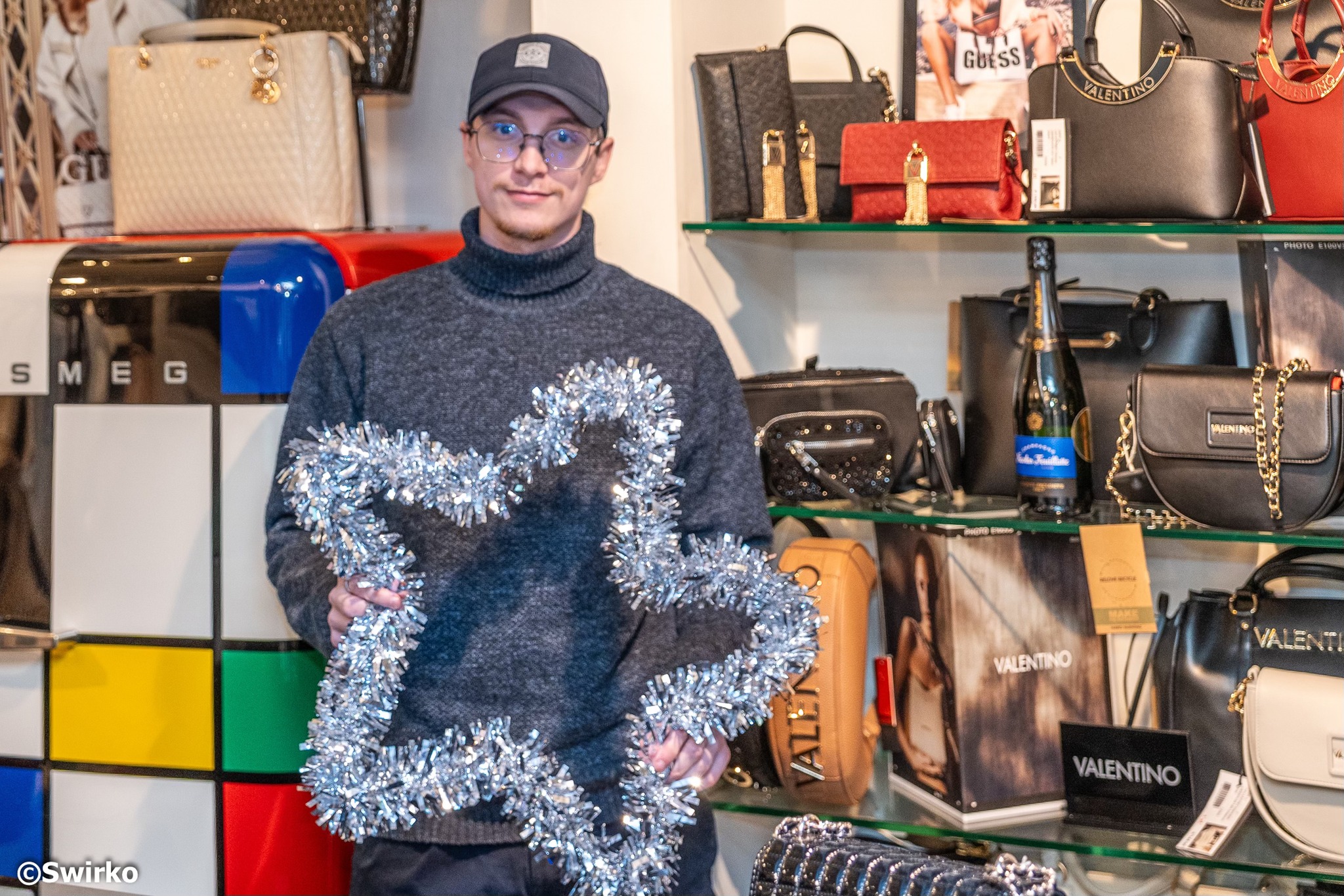 Winkelen in Aalst :✨ Aalst Twinkelt en de handelaars twinkelen mee! ✨ Op vrijdag 5 december openen we weer het traditionele kerstseizoen in Aalst. En geloof ons: winkelen in Aalst wordt dit jaar nóg gezelliger. ✨ We brachten vandaag iets bijzonder naar e…