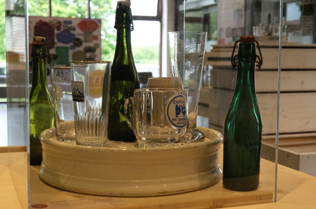 🍺 Reizende expo ‘Santé’ zet bier- en cafécultuur van Denderland in de kijker 🍻