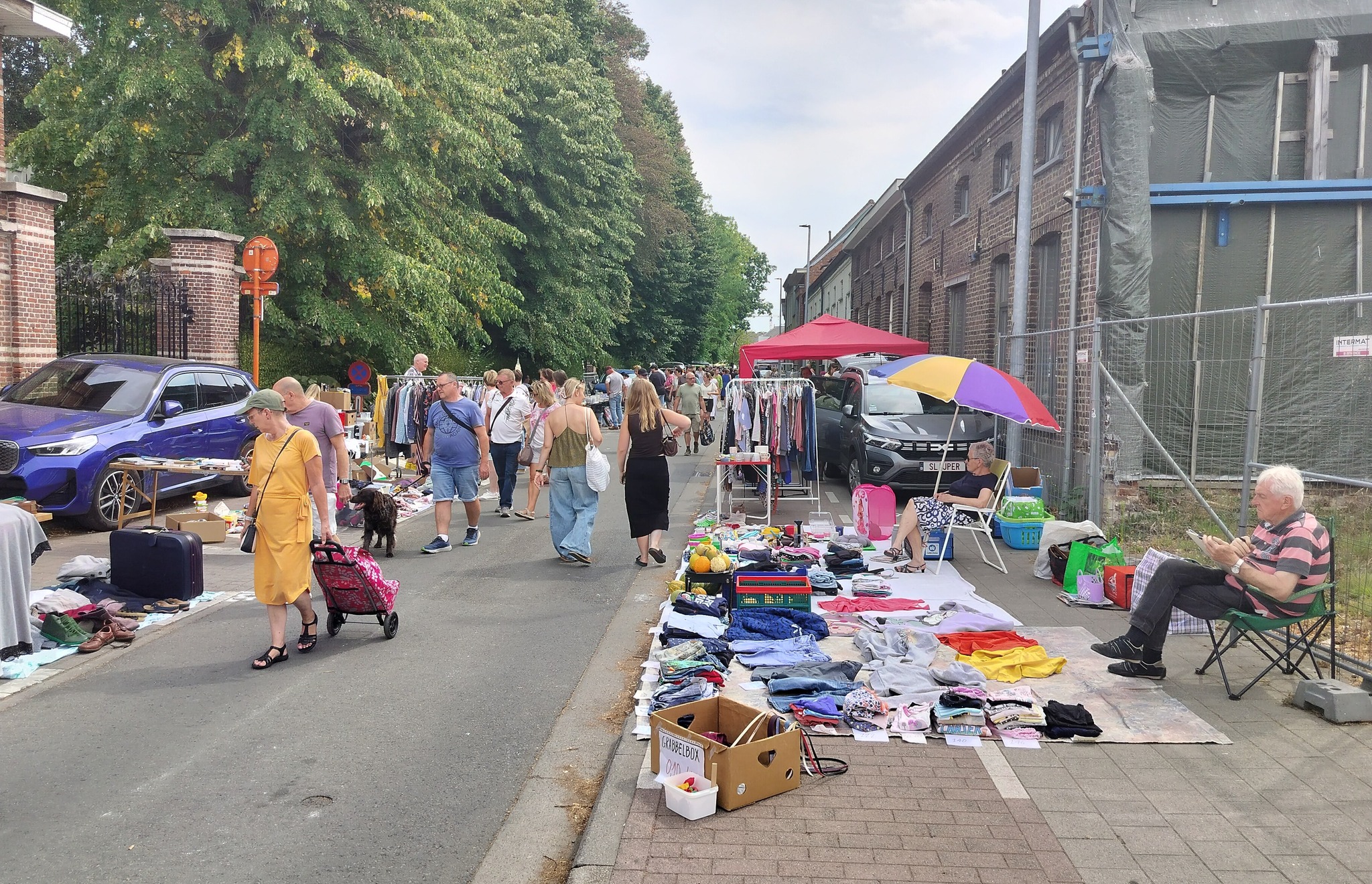 Vijftiende rommelmarkt lokt koopjesjagers naar Hofstade