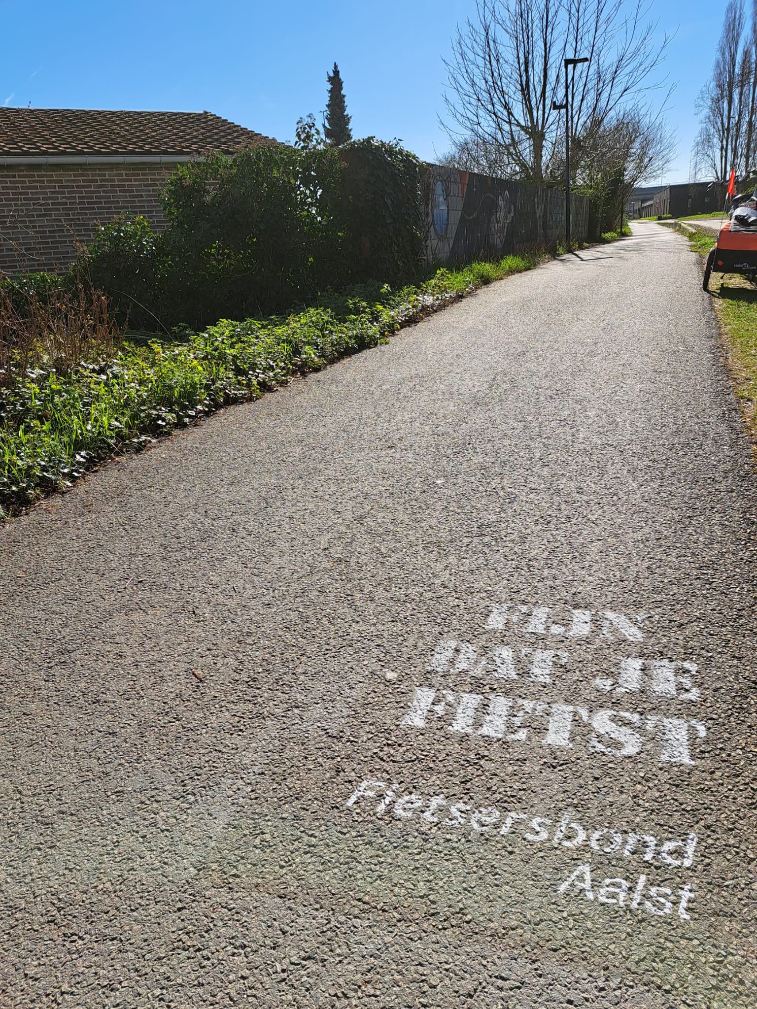 🚲 Op deze Nationale Applausdag voor Fietsers zet Vooruit Aalst en de Fietsersbond Aalst alle fietsers in de bloemetjes.