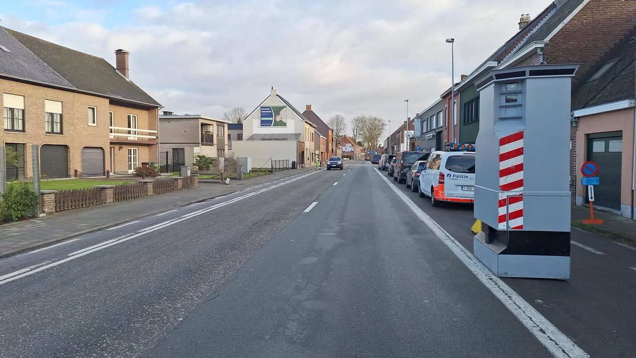 Sammeke staat paraat op de📍Steenweg naar Oudegem.