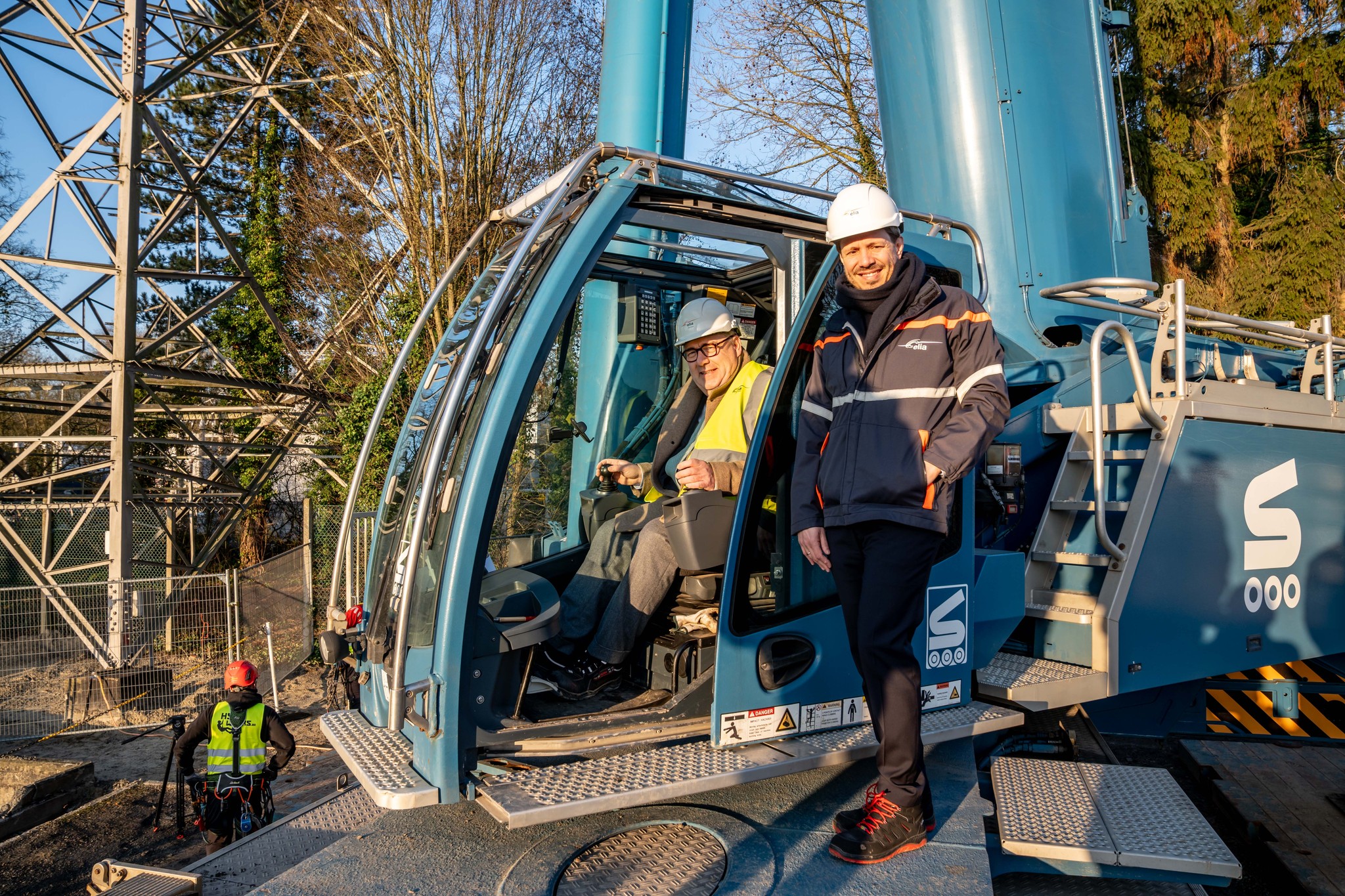 ⚡️ HOOGSPANNINGSMAST VAN 55 METER DEFINITIEF TEGEN DE GROND IN AALST