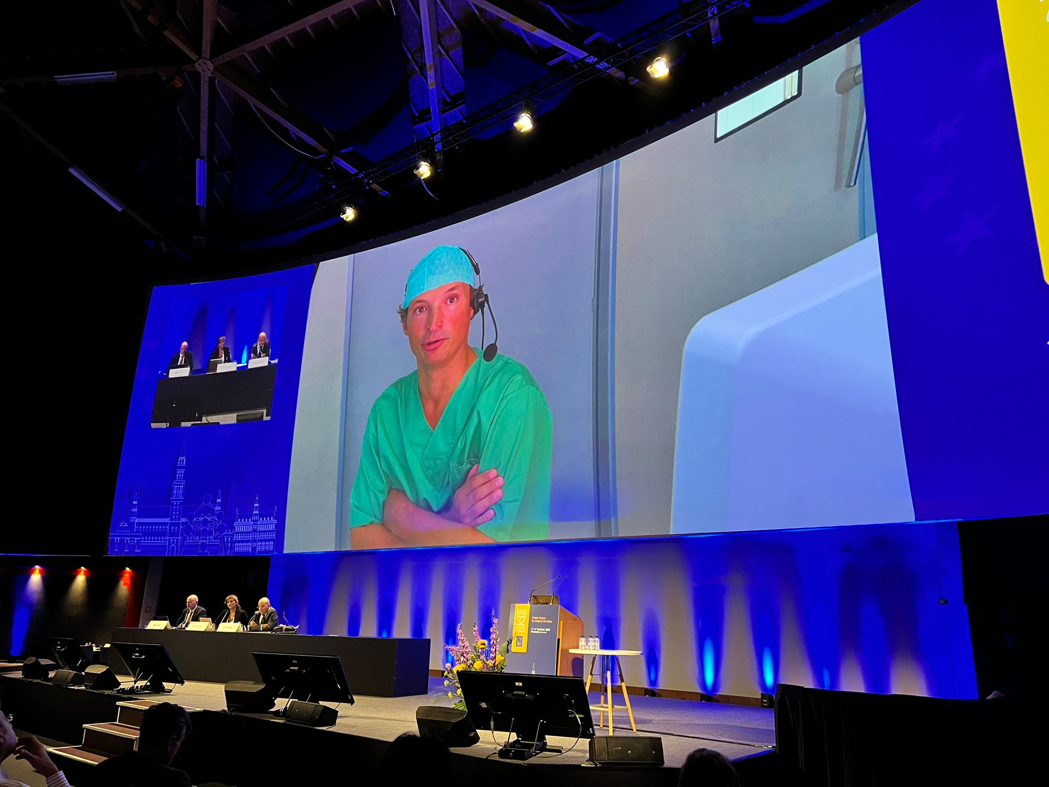 OLV is een expertisecentrum op het vlak van minimaal invasieve technieken waaronder #robotchirurgie. Dat wordt ook toegepast in de #gynaecologie, o..a. door dokter Koen Traen.