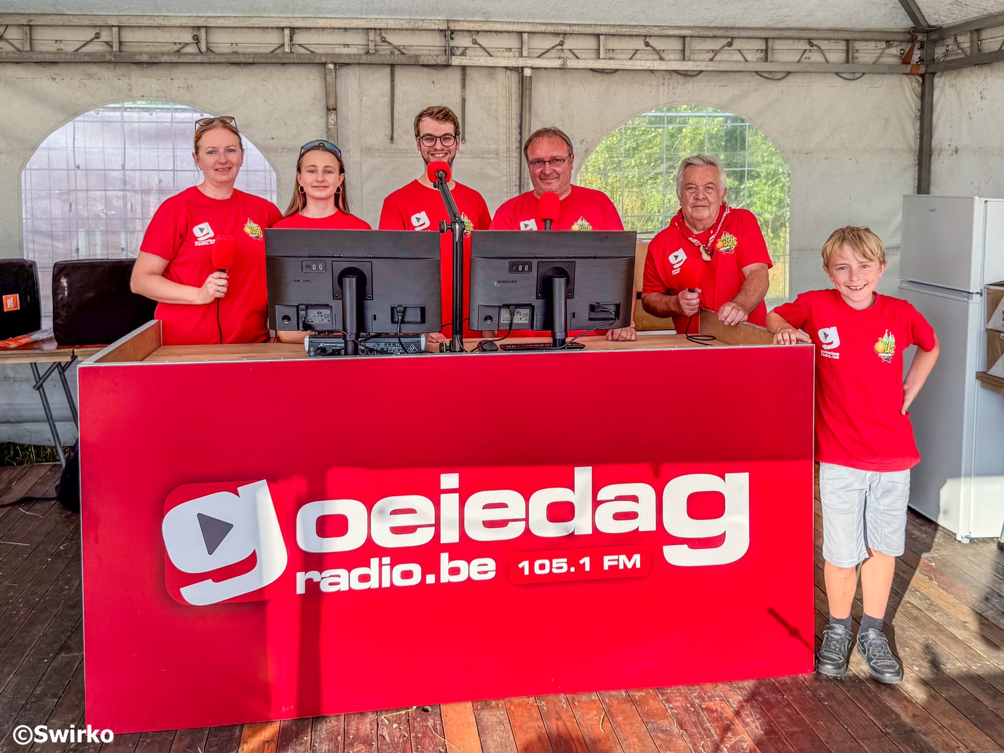 🎉 Op de weide zijn ze al volop in de weer om alles piekfijn in orde te brengen voor het Pikkelingweekend! 💪🌾