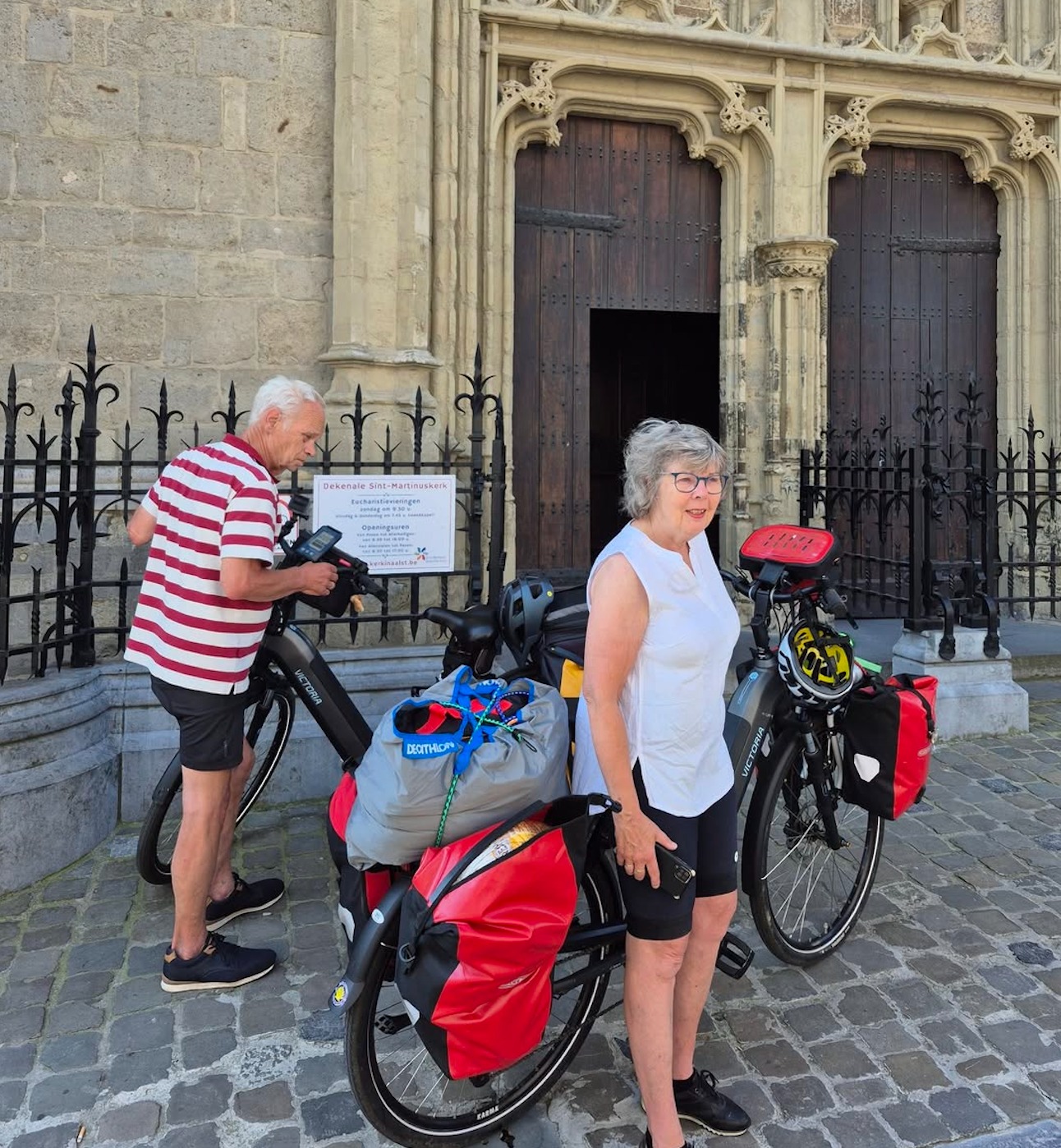 Fietsende pelgrims houden halt in Aalst op weg naar Santiago de Compostela