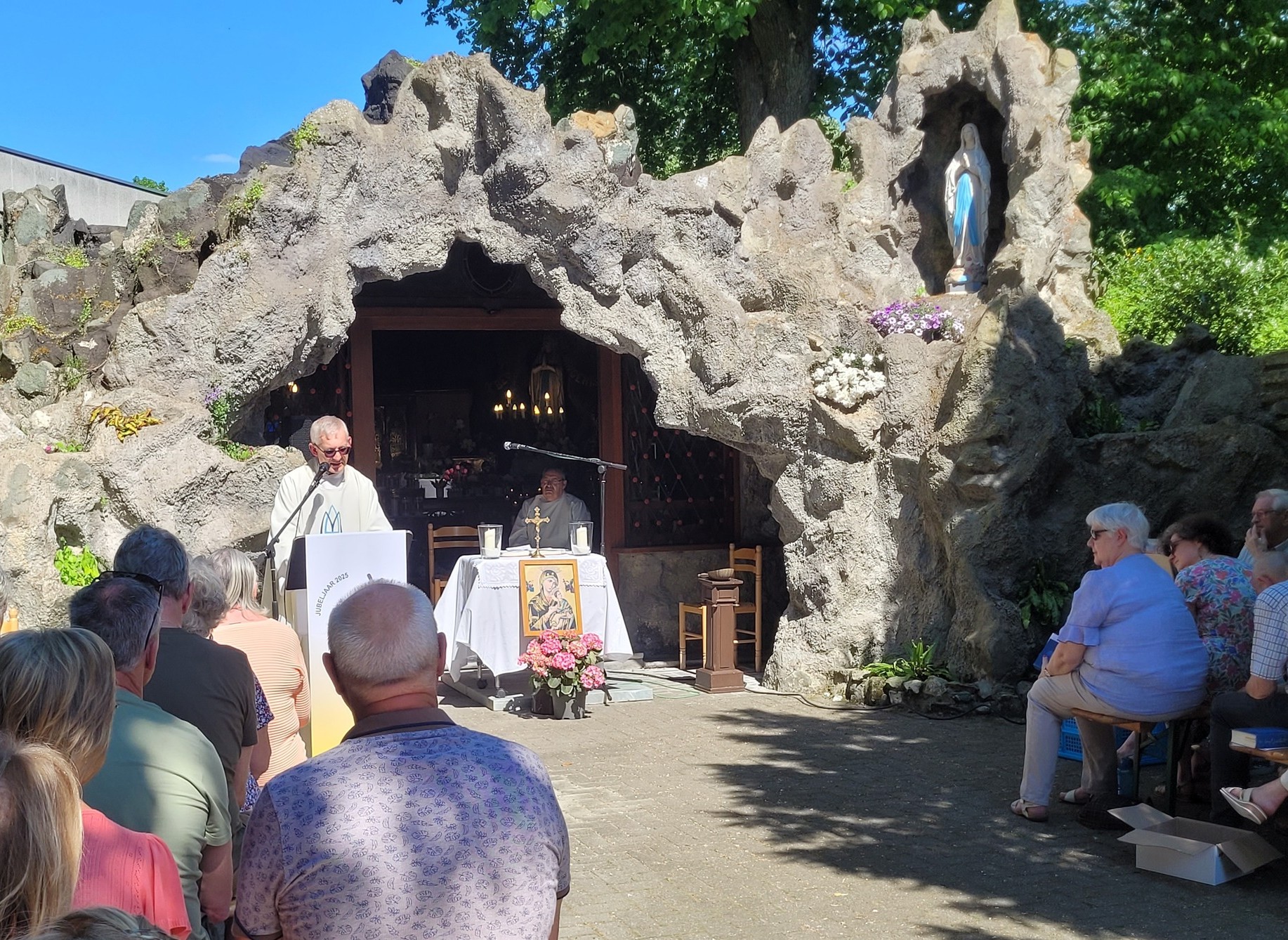 🙏 Vrijwilligers gezocht voor bijzondere meiviering in Aalst