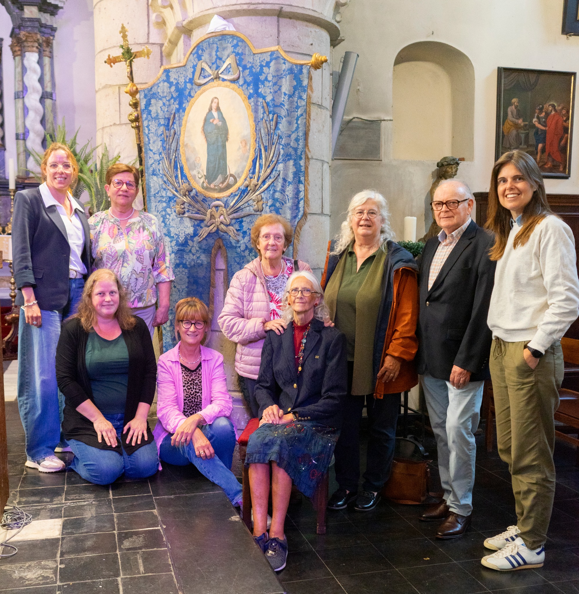 🏛️ Uniek 18e-eeuws vaandel na meer dan 50 jaar terug in kerk van Baardegem