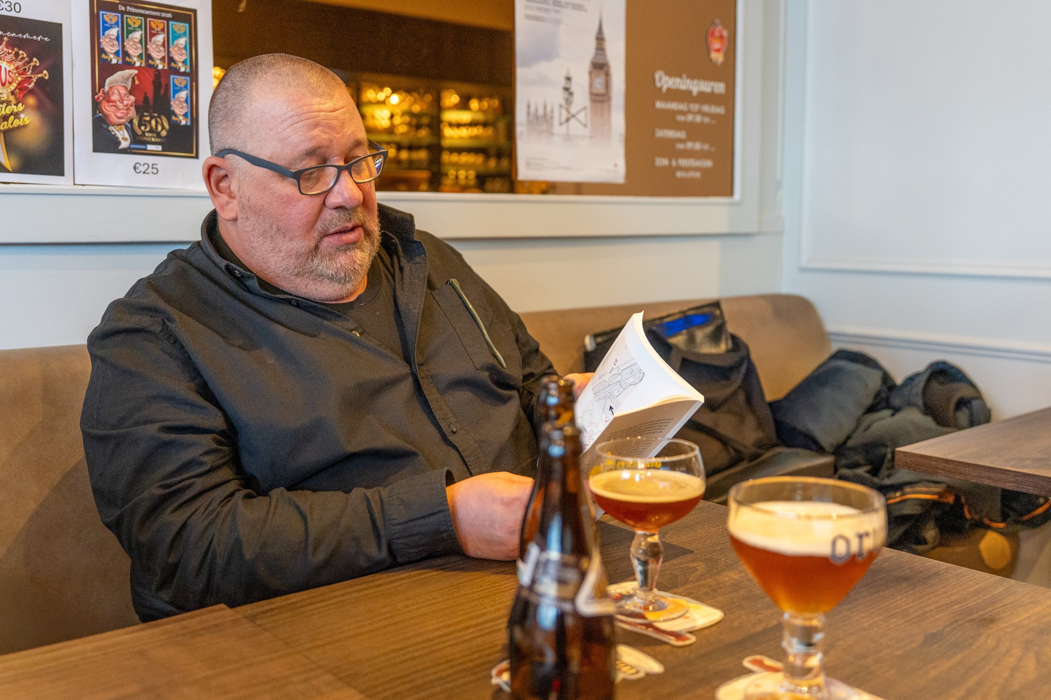 📚🍺 Nieuw boek graaft diep in het caféverleden: 730 herbergen voor één stad