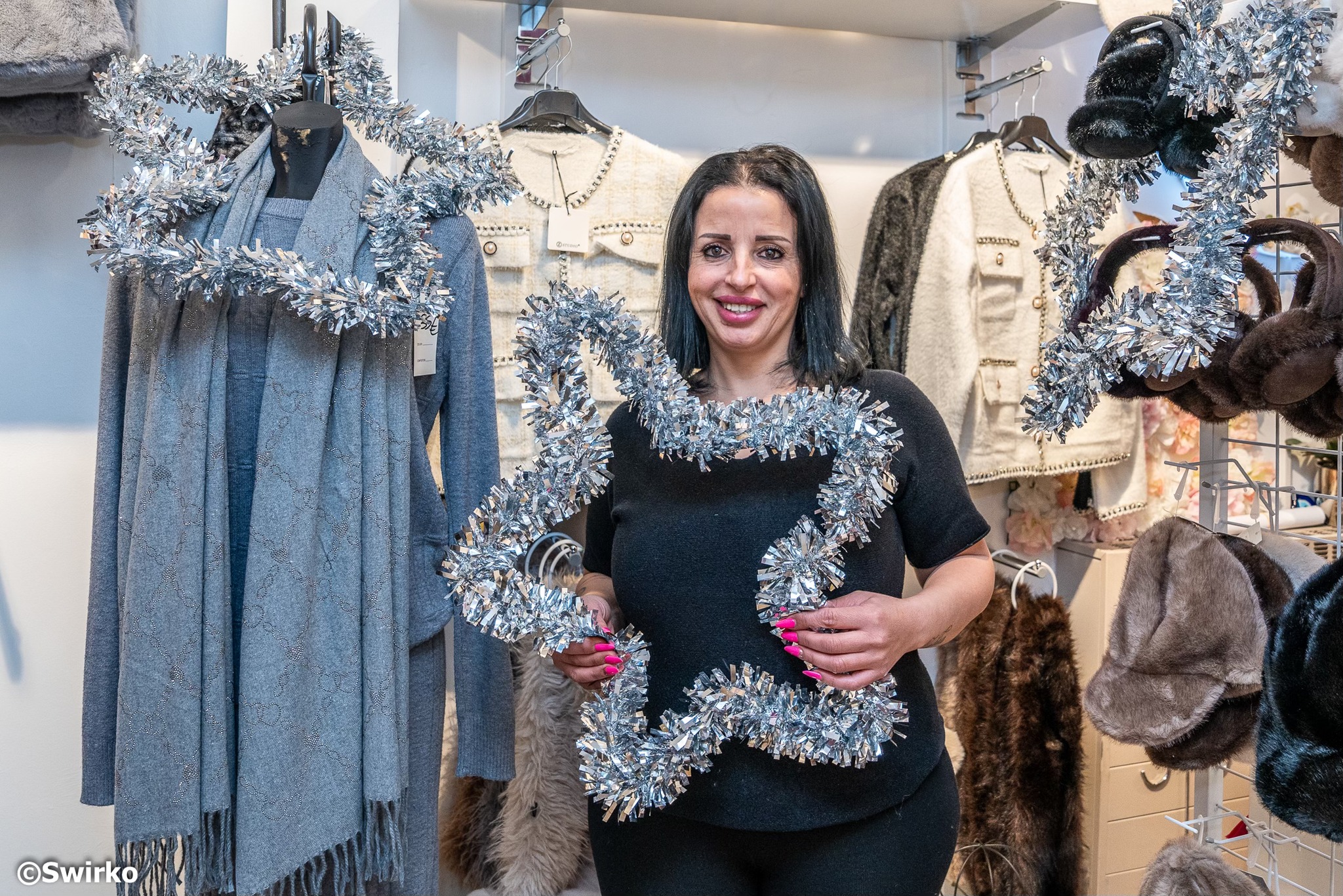 Winkelen in Aalst :✨ Aalst Twinkelt en de handelaars twinkelen mee! ✨ Op vrijdag 5 december openen we weer het traditionele kerstseizoen in Aalst. En geloof ons: winkelen in Aalst wordt dit jaar nóg gezelliger. ✨ We brachten vandaag iets bijzonder naar e…