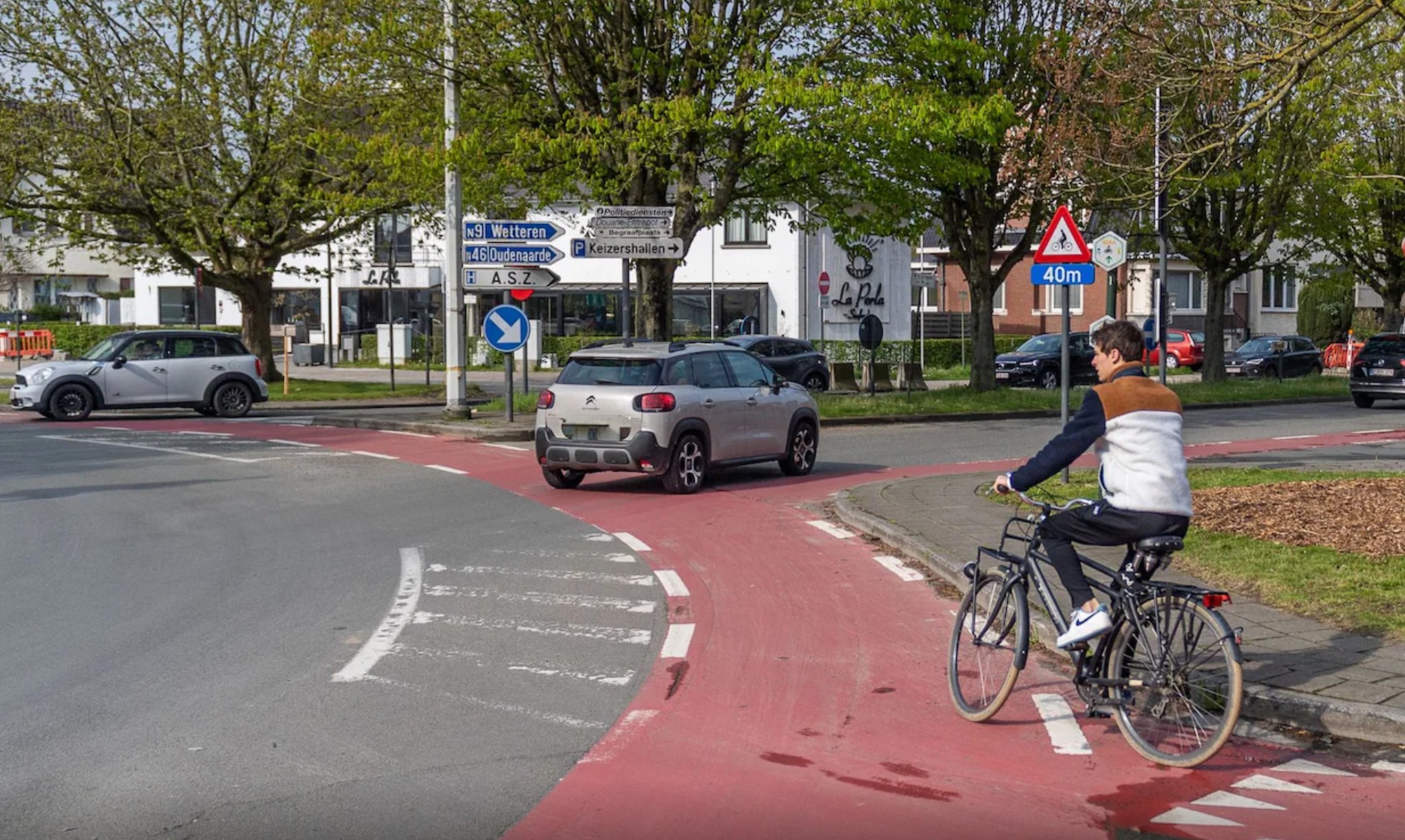 Haring-rotonde in Aalst krijgt nieuwe stap richting veilige heraanleg: studiebureau start in september 🚲🚦
