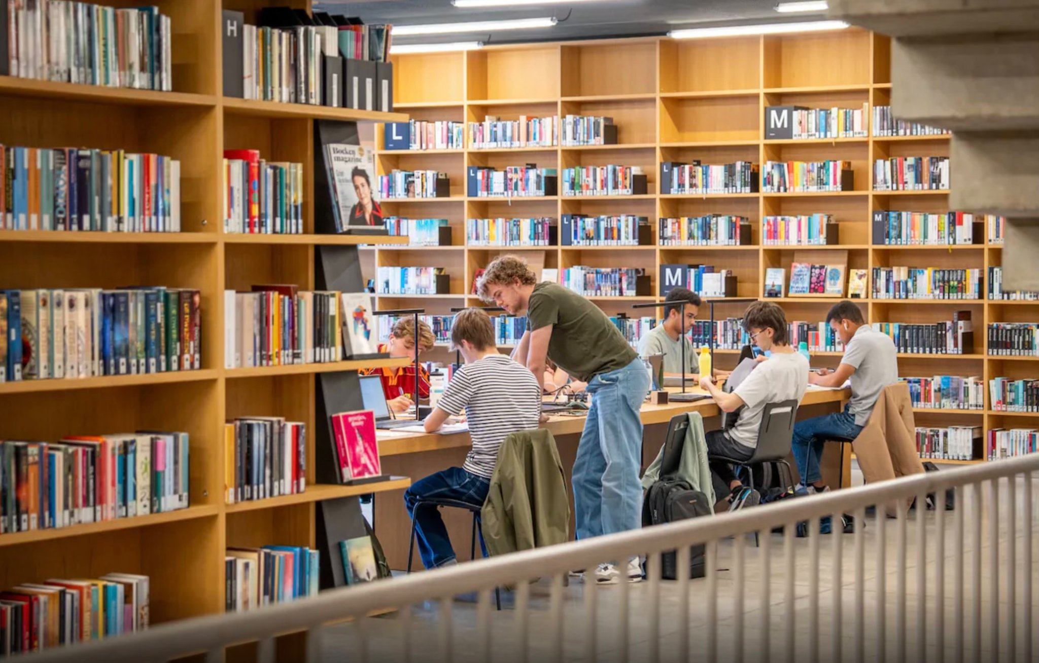 De examenperiode voor middelbaar en hoger onderwijs komt eraan, en heel wat studenten zoeken opnieuw rustige plekken om samen te studeren.