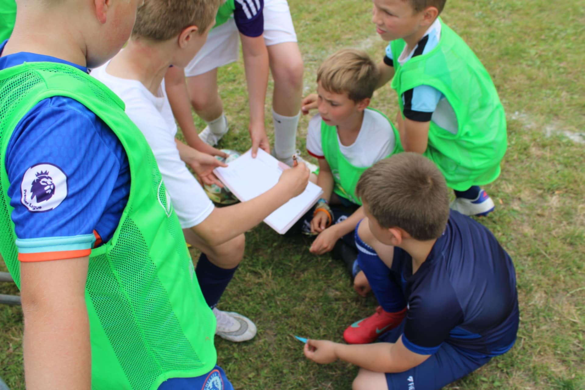 ⚽🎭 Possensje trapt zomer af met carnavalesk voetbaltornooi in Aalst