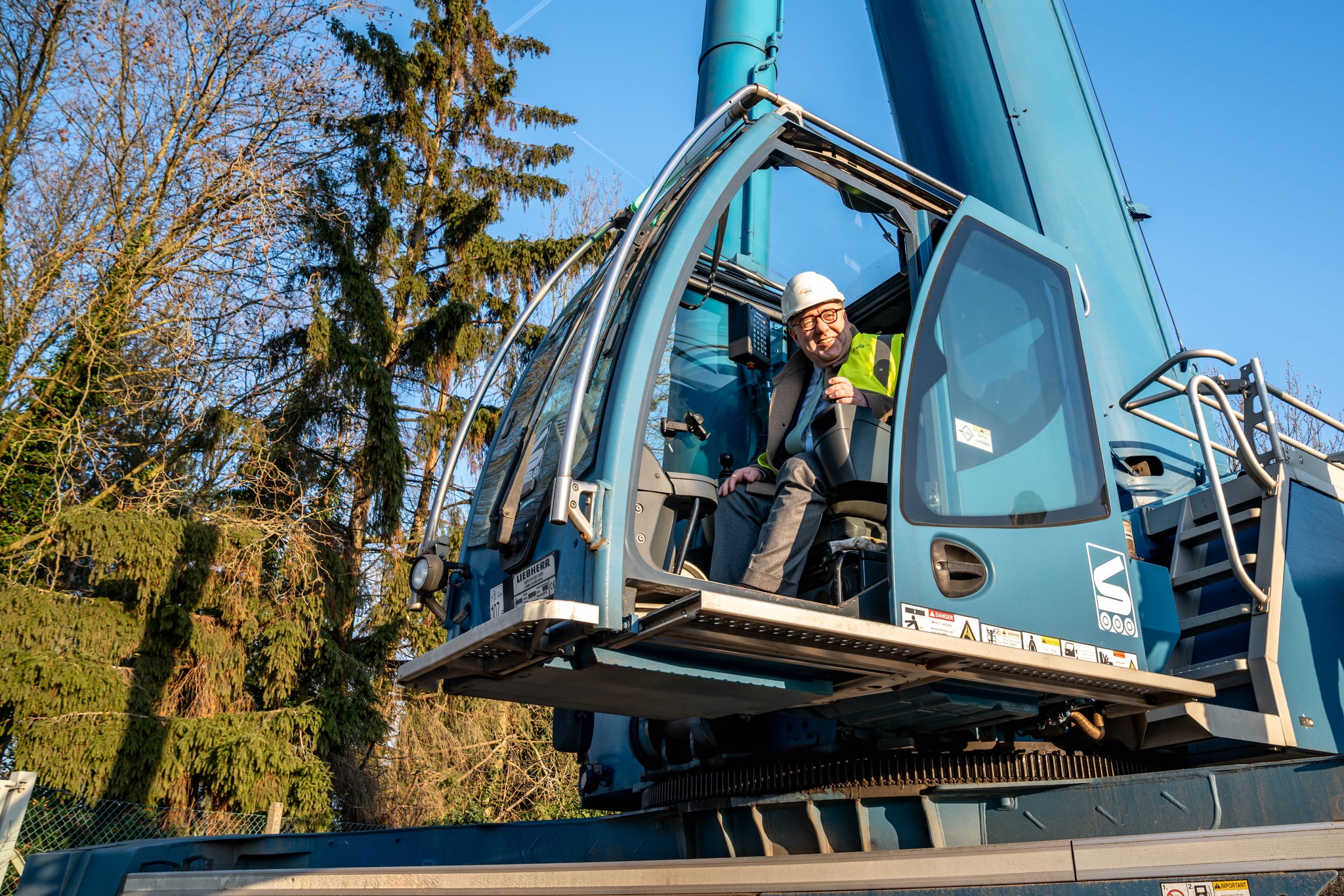 ⚡️ HOOGSPANNINGSMAST VAN 55 METER DEFINITIEF TEGEN DE GROND IN AALST